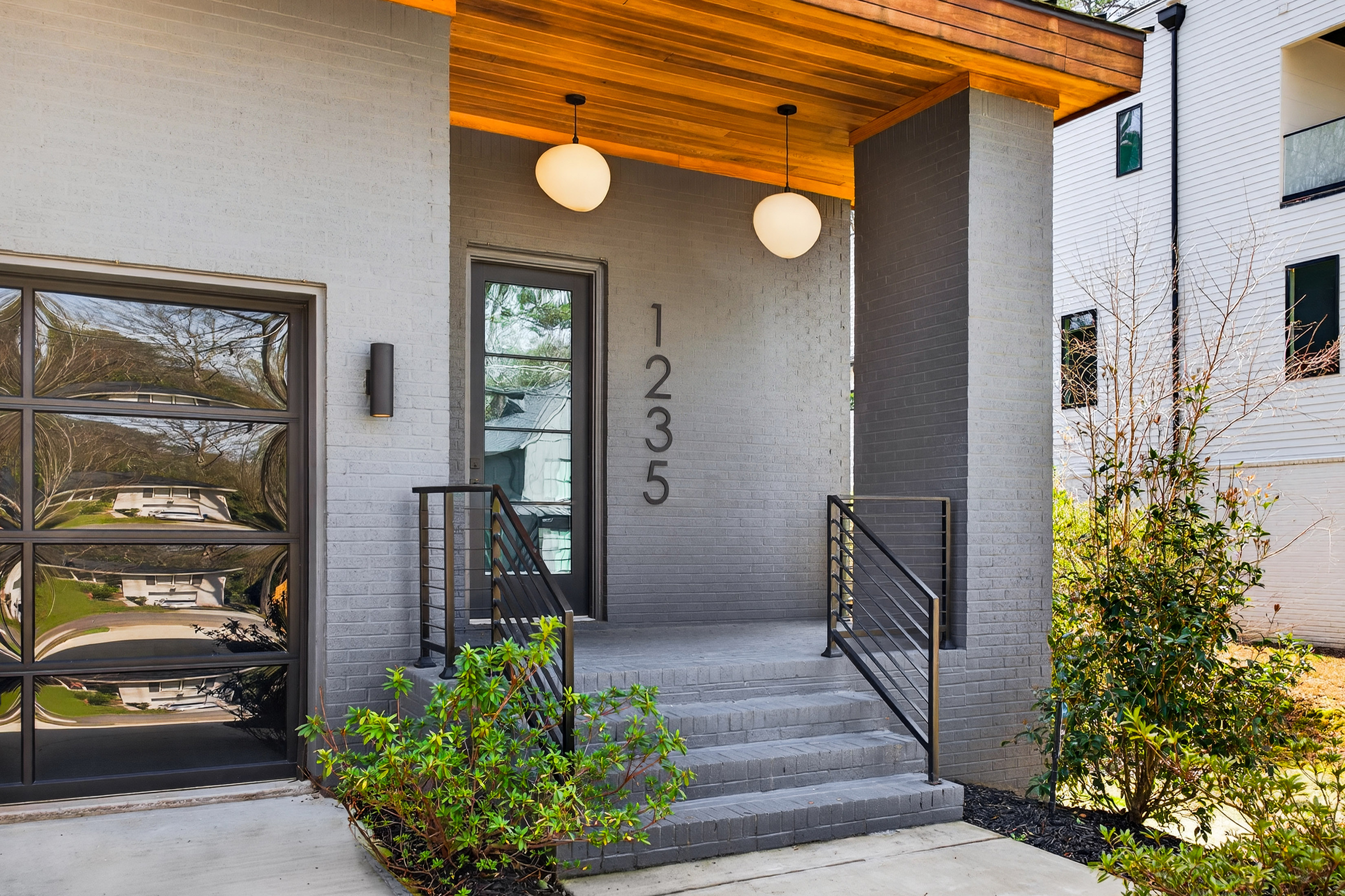 1235 Mayfair Dive
