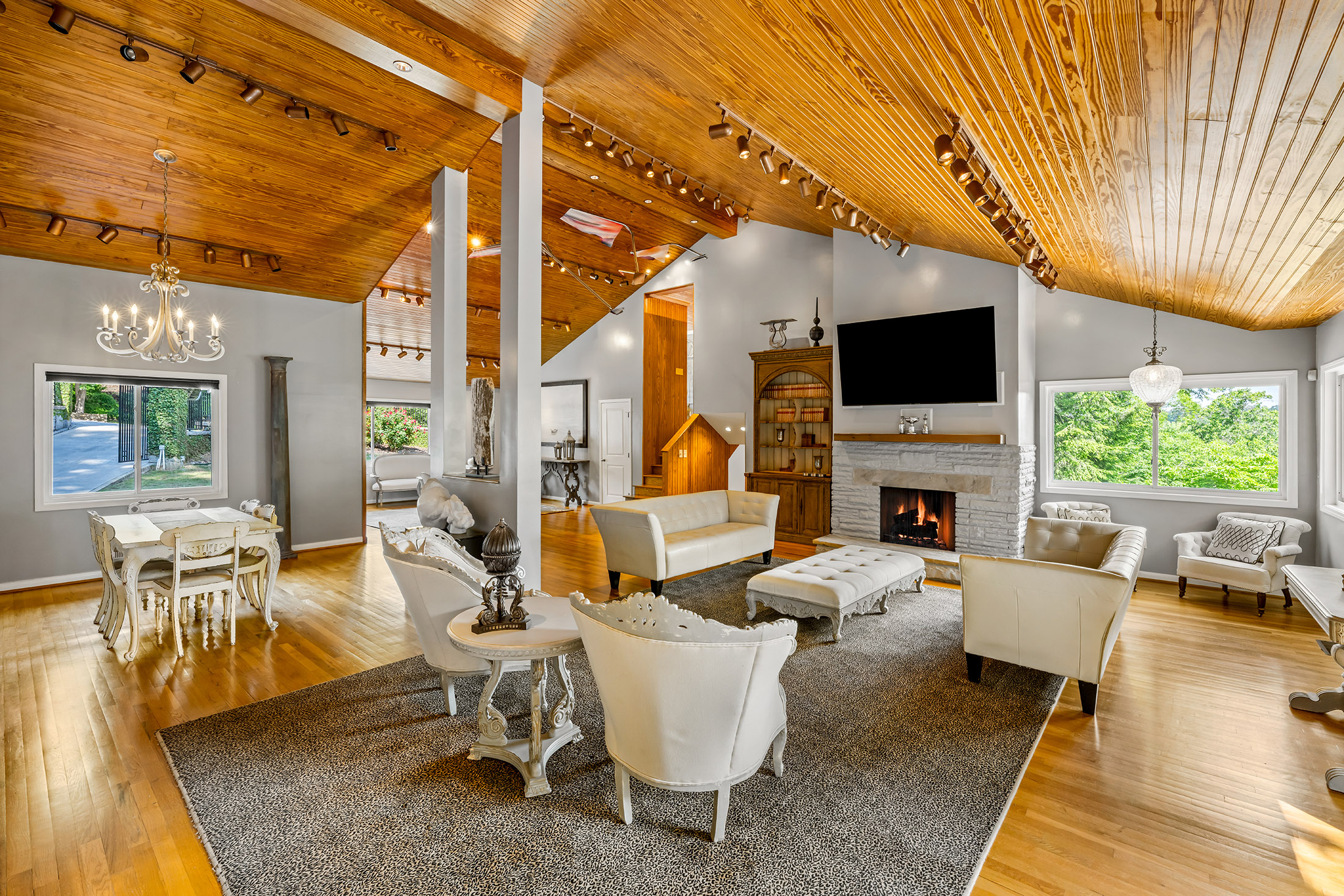 132 Laurel Drive NE