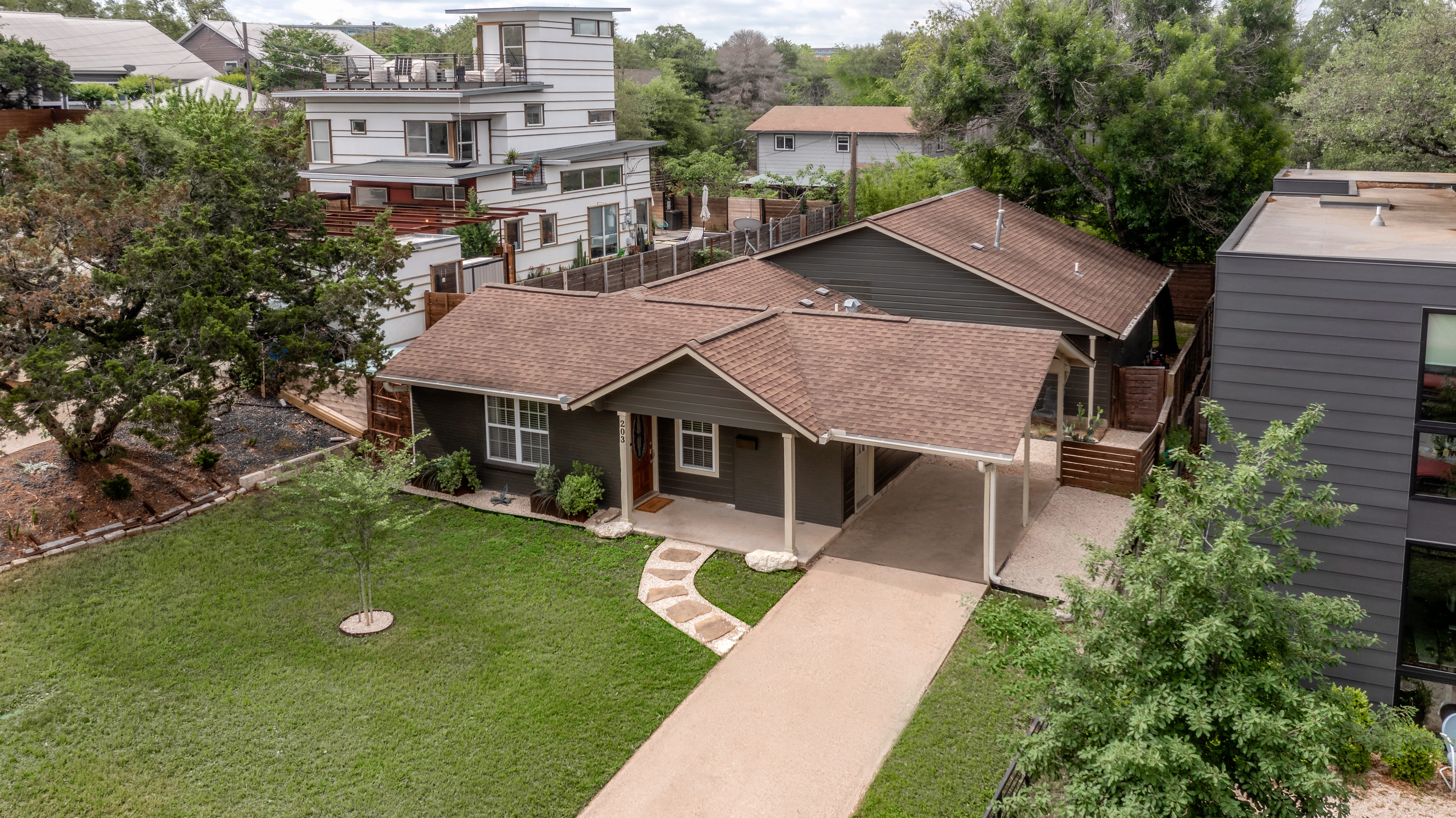 203 El Paso Street