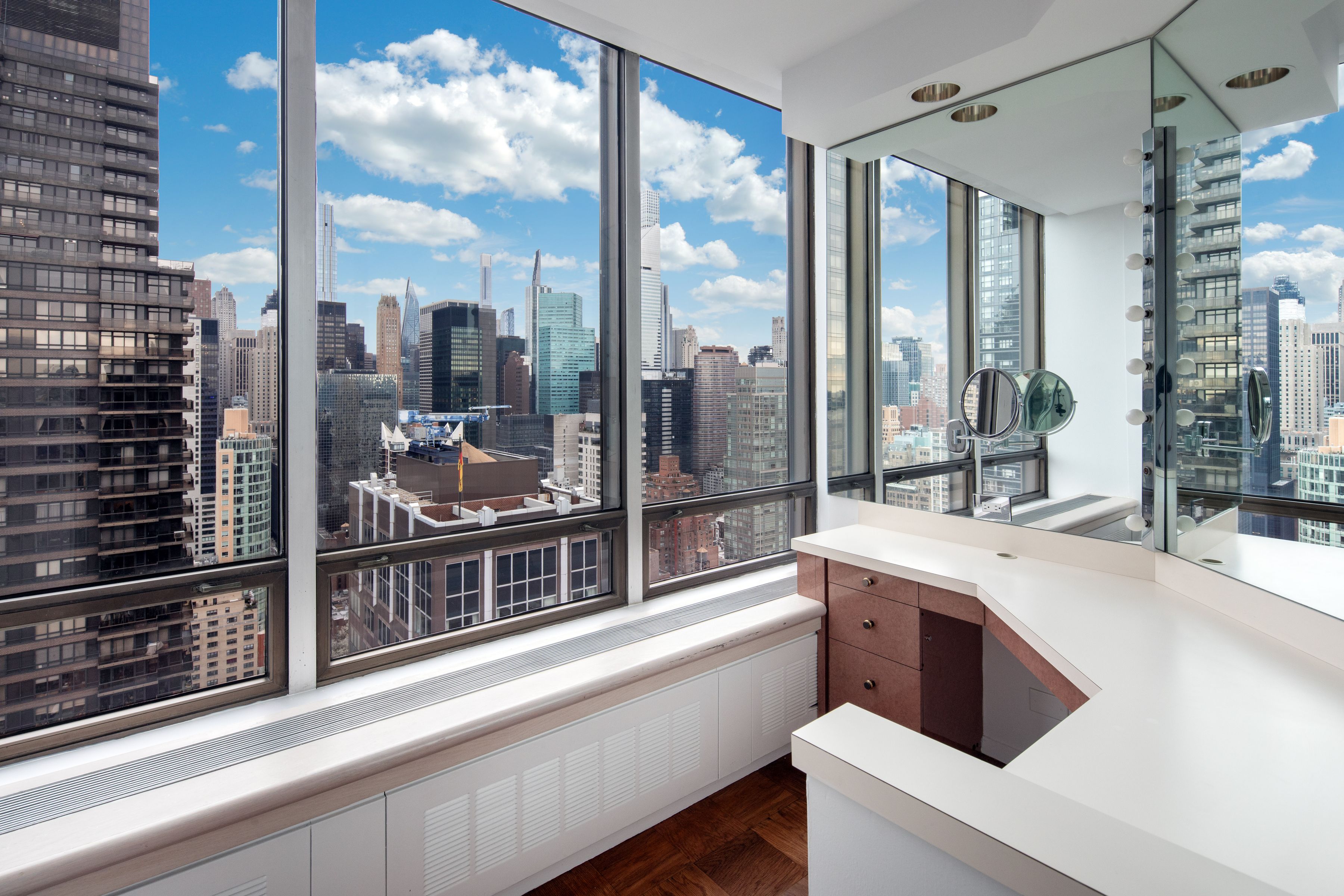 860 United Nations Plaza Penthouse 37E