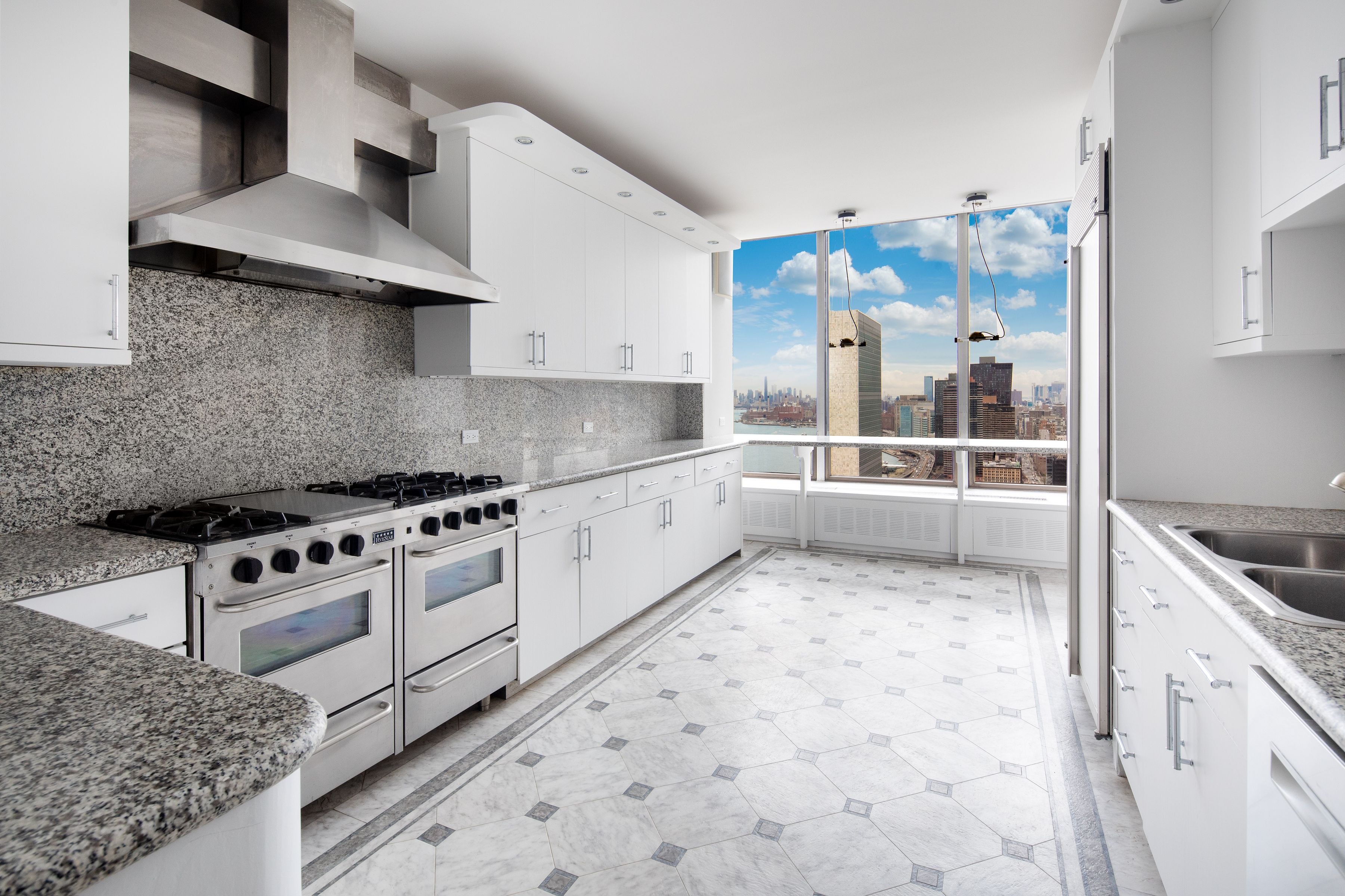 860 United Nations Plaza Penthouse 37E