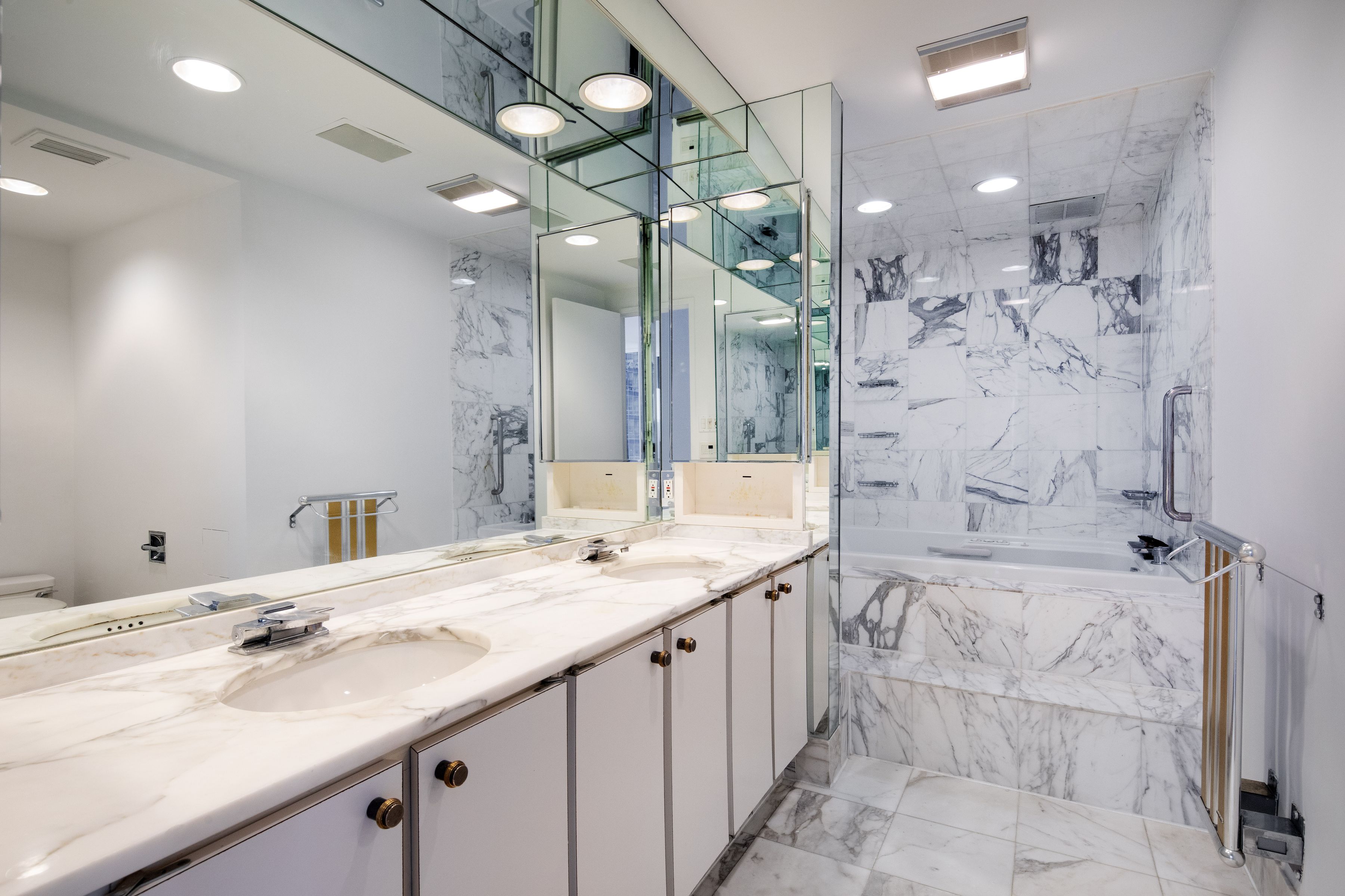 860 United Nations Plaza Penthouse 37E