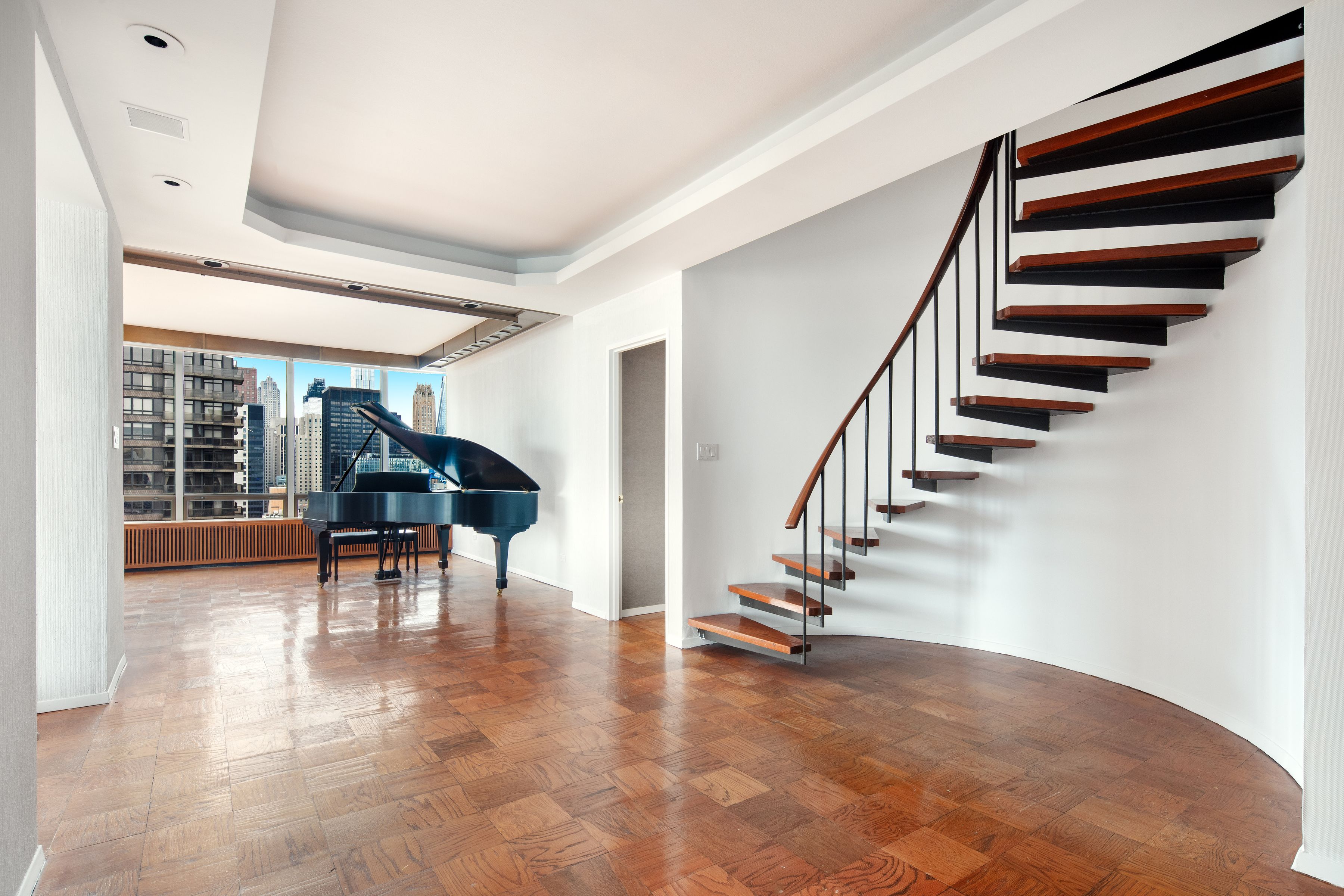 860 United Nations Plaza Penthouse 37E