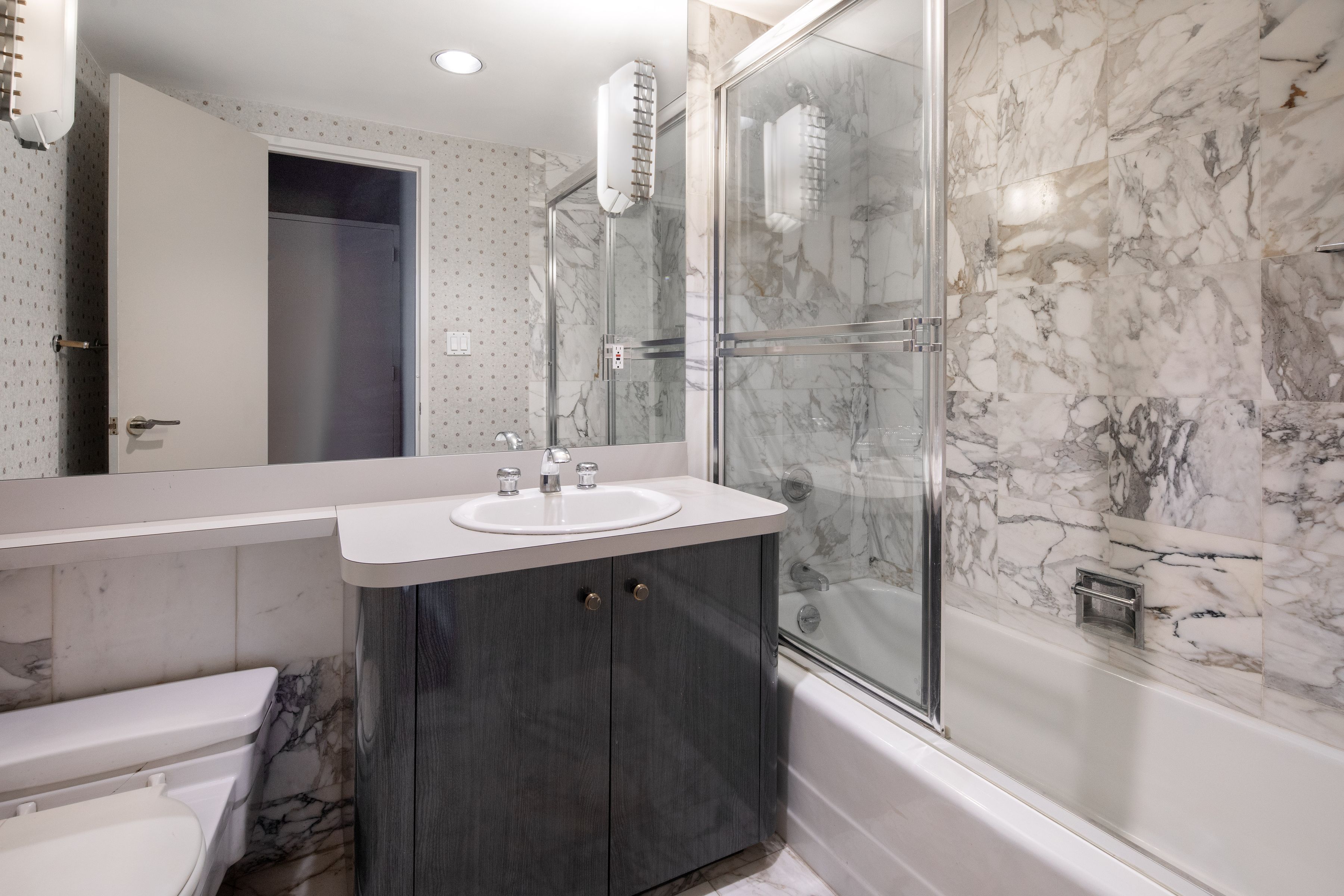 860 United Nations Plaza Penthouse 37E
