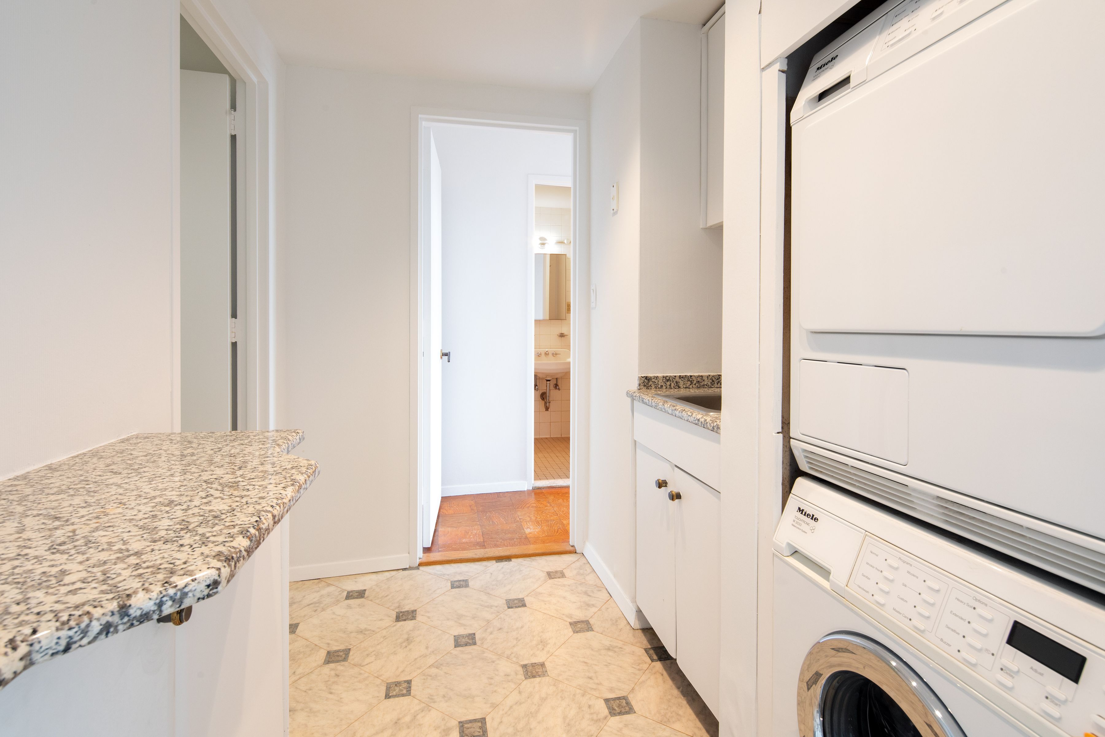 860 United Nations Plaza Penthouse 37E