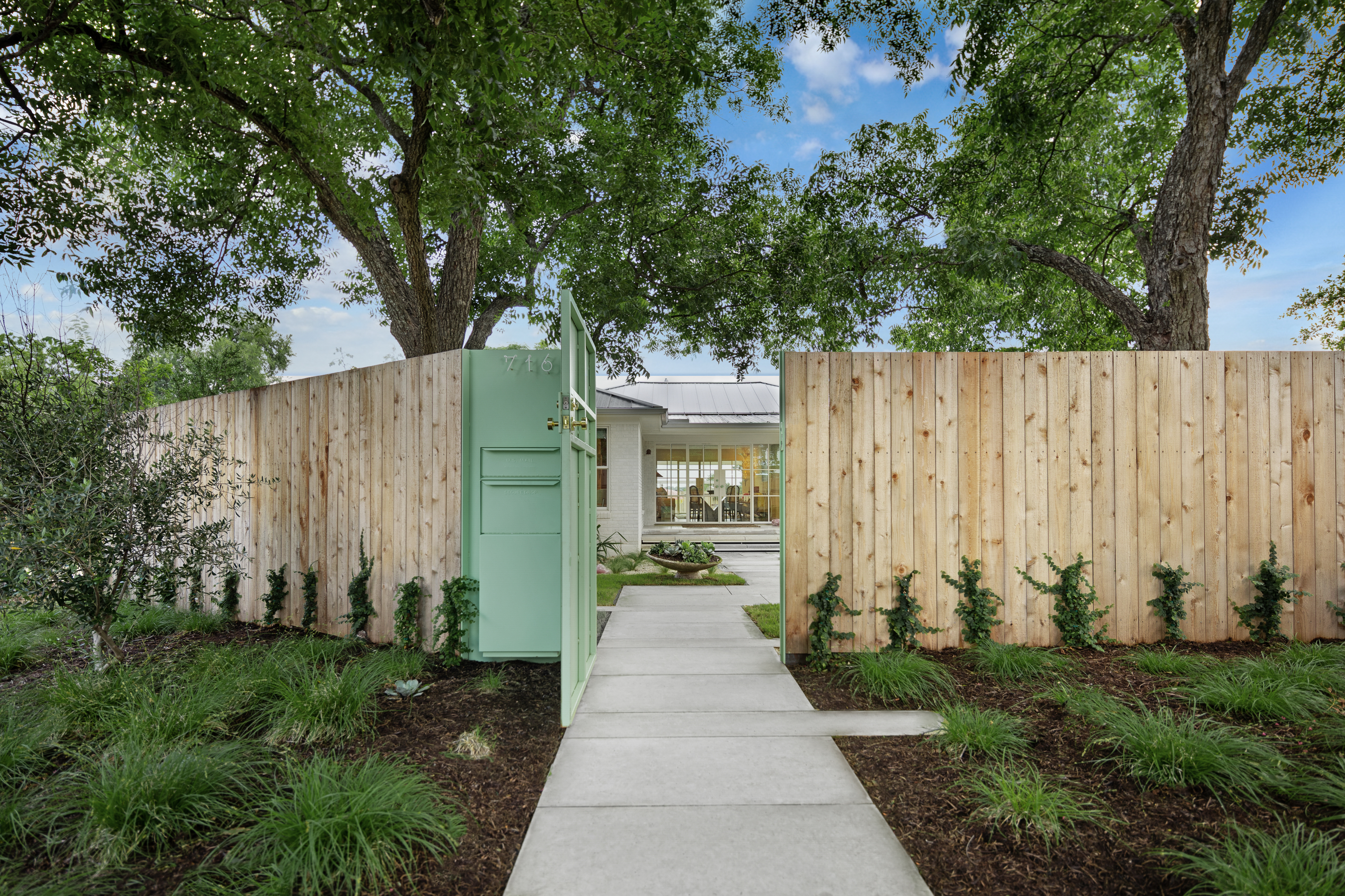 716 Brownlee Circle 