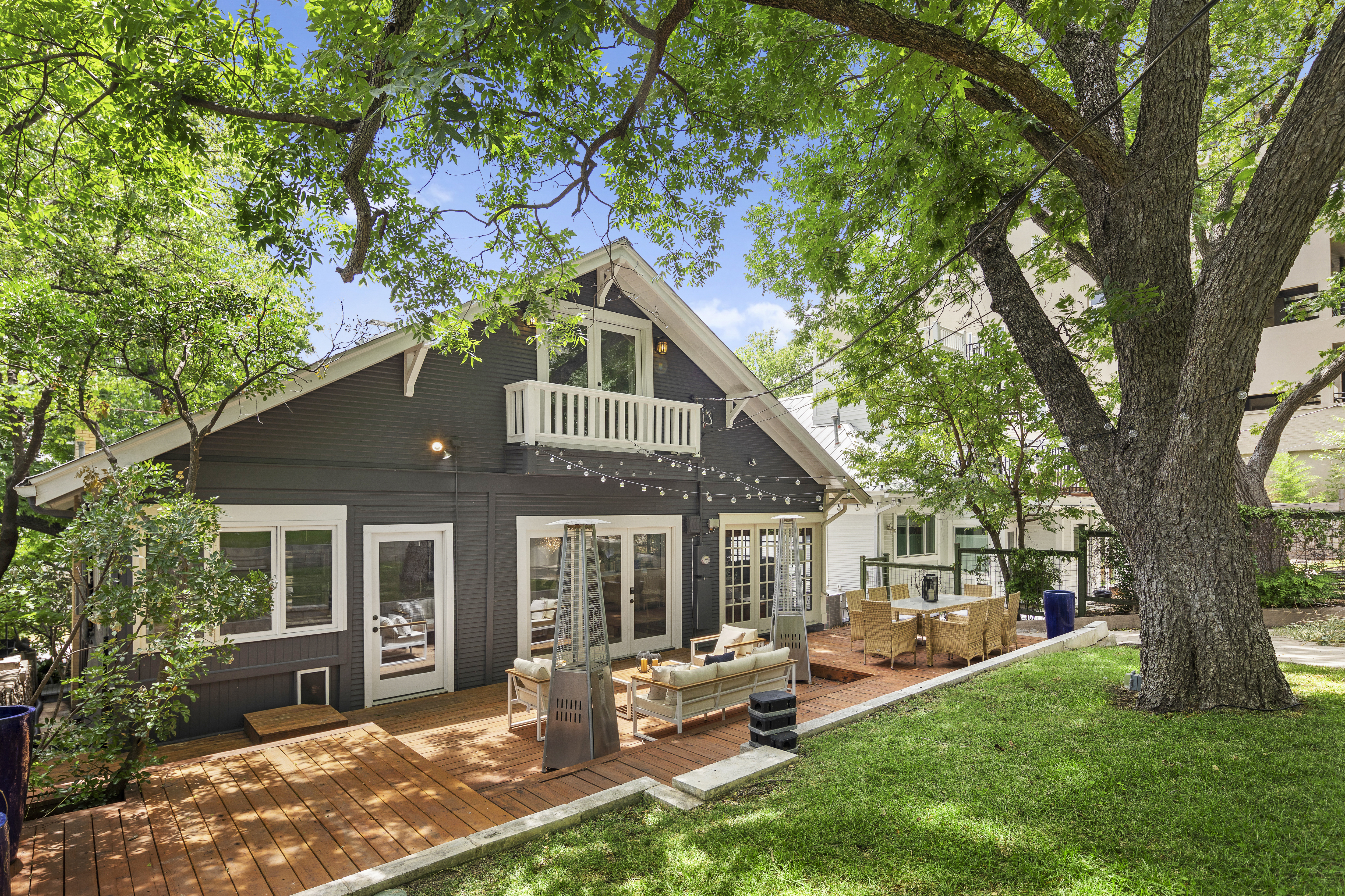 1206 Baylor Street