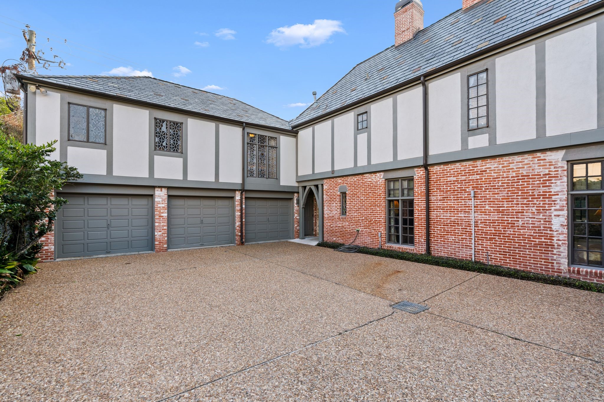 3325 Inwood Drive