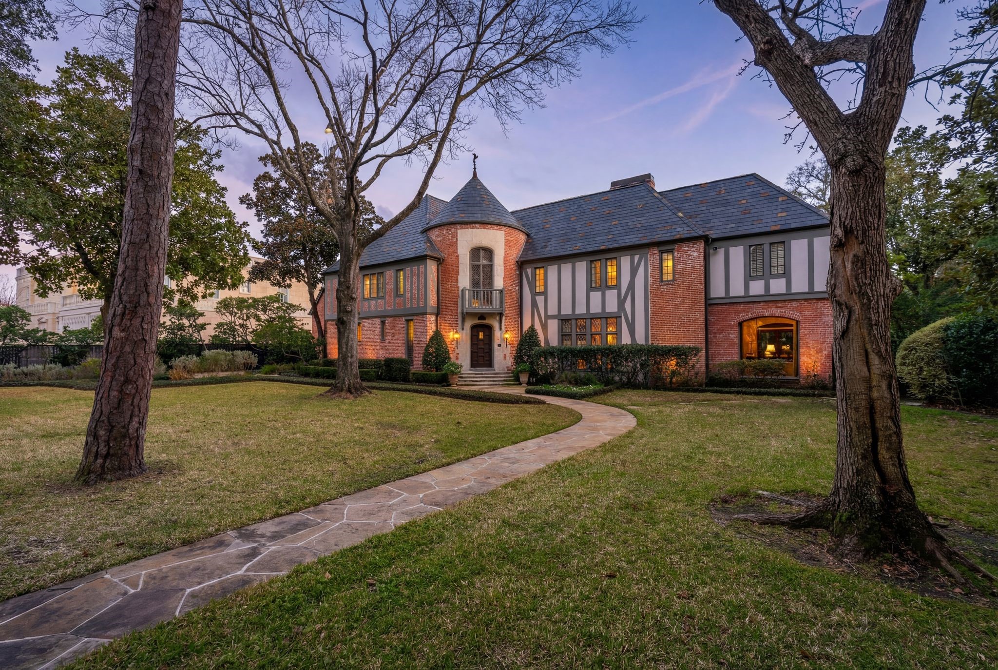 3325 Inwood Drive