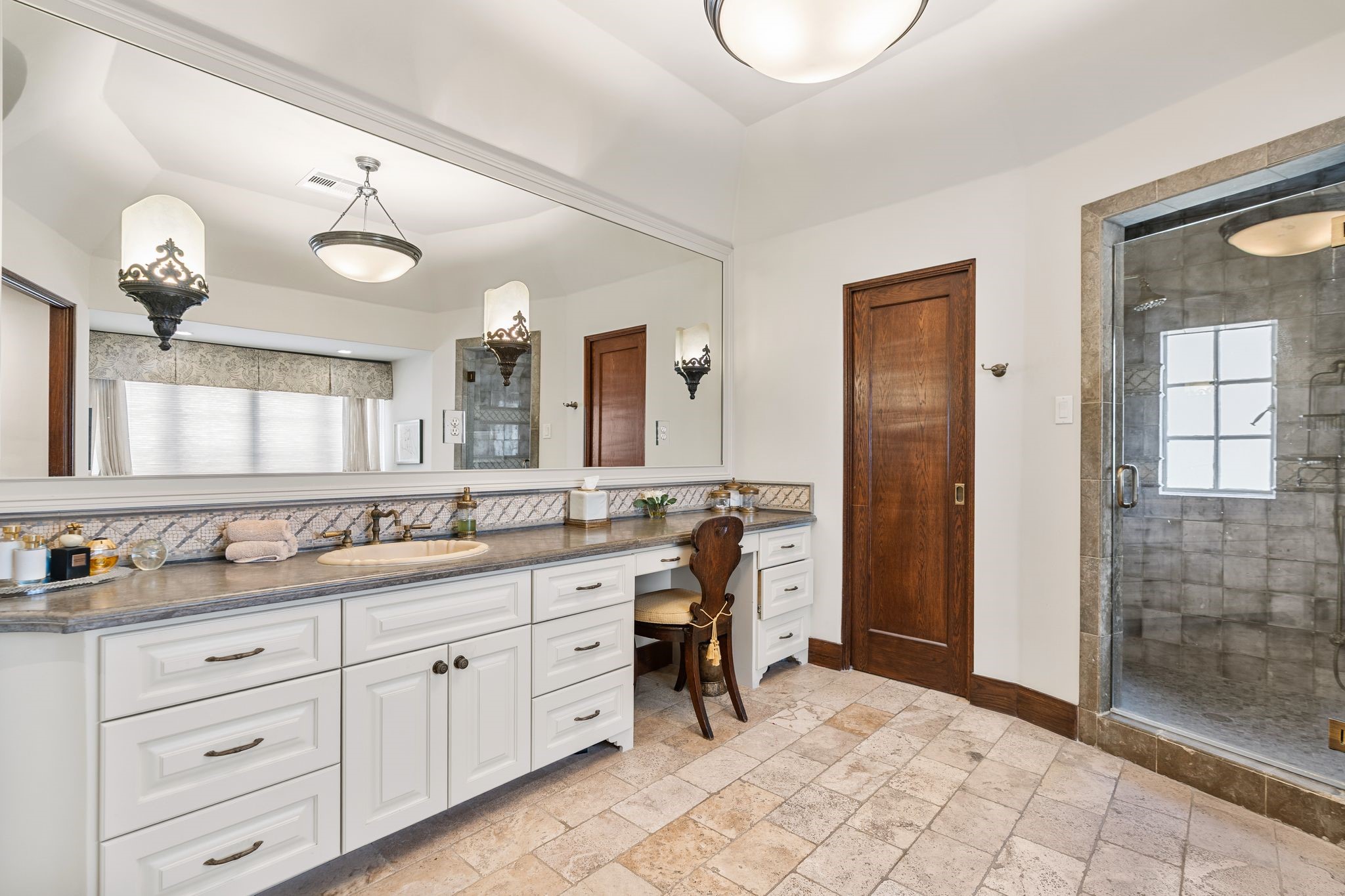 3325 Inwood Drive