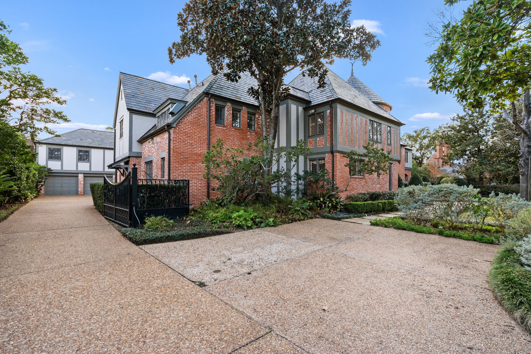 3325 Inwood Drive