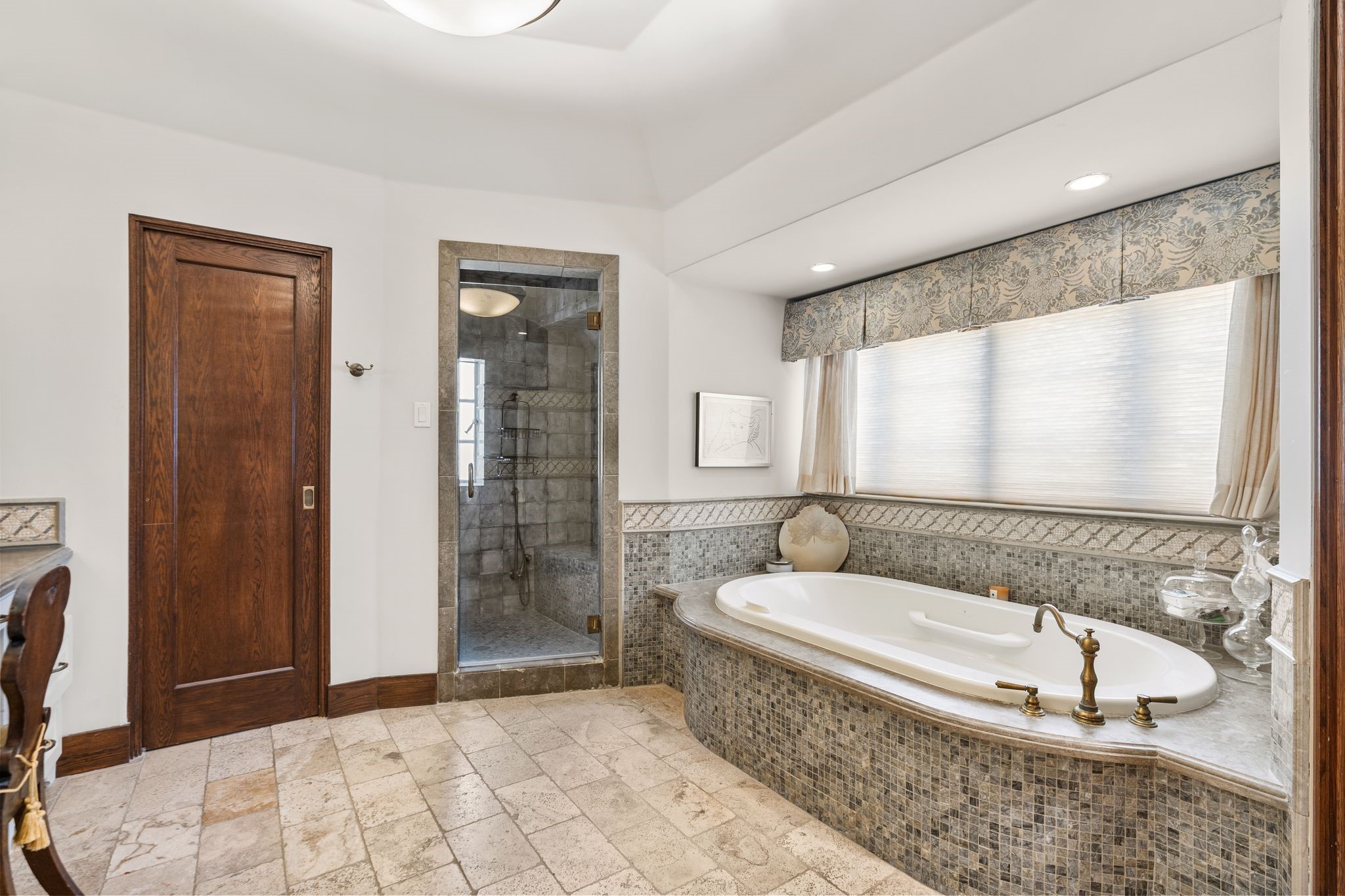 3325 Inwood Drive