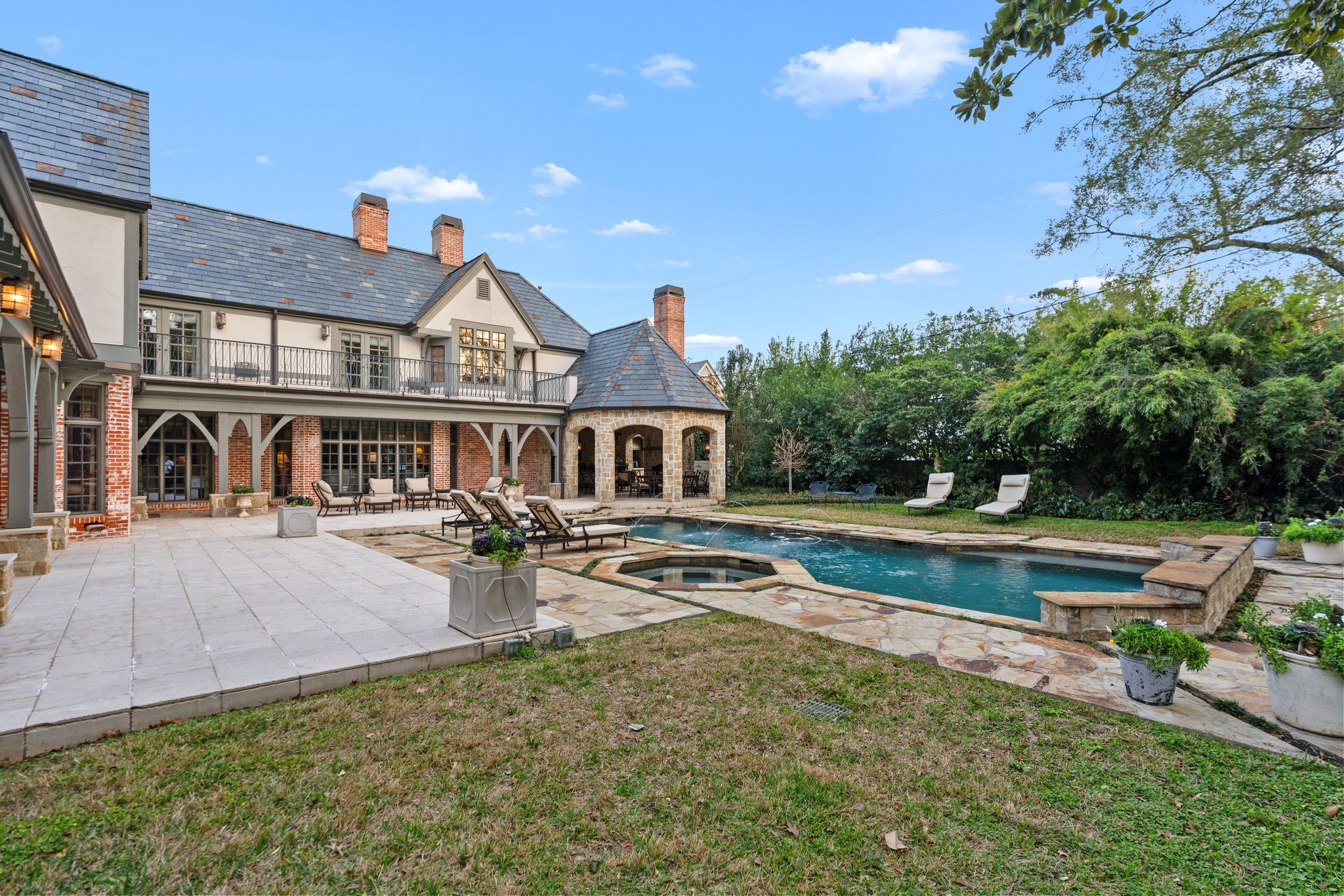 3325 Inwood Drive