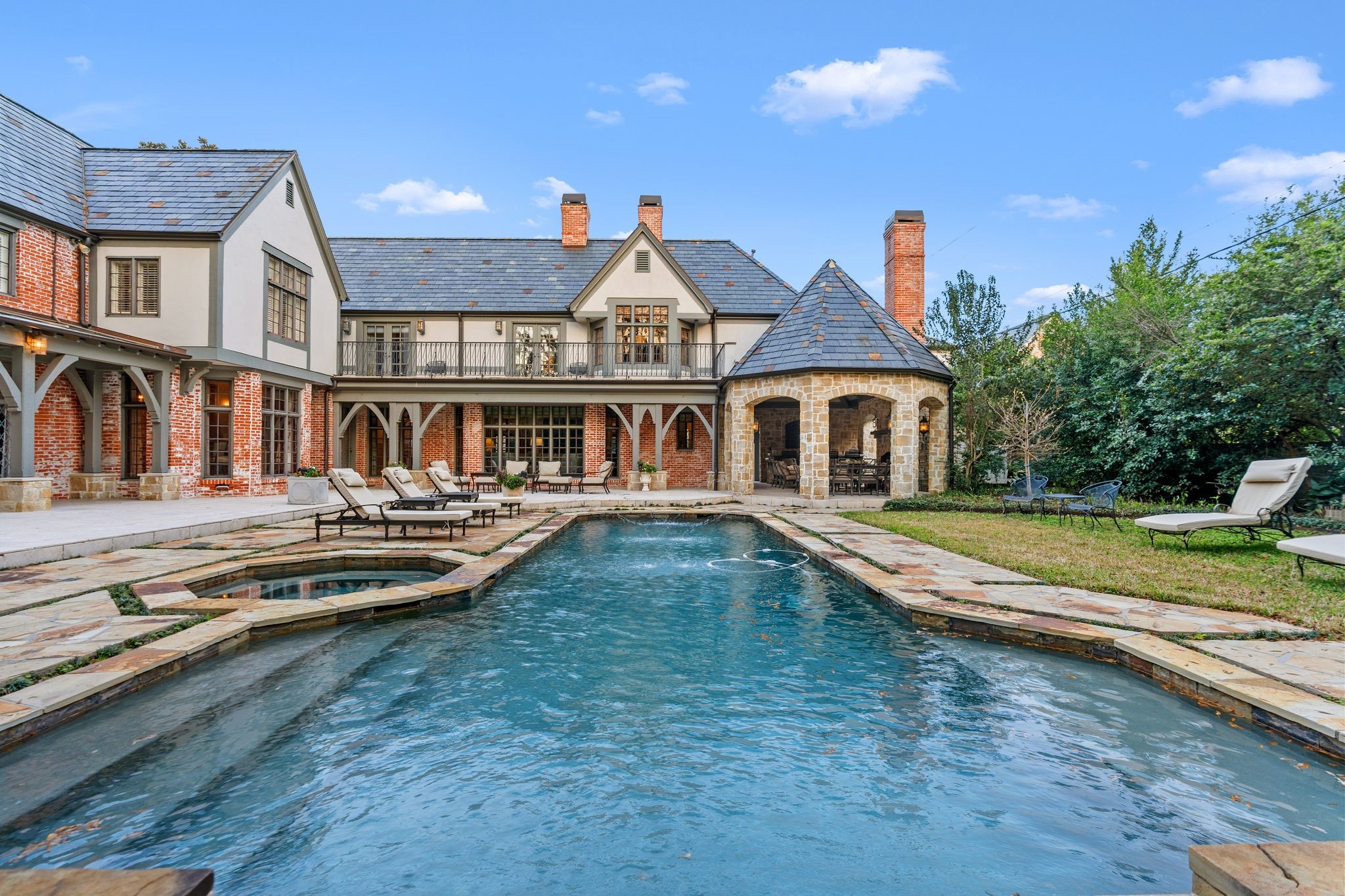 3325 Inwood Drive