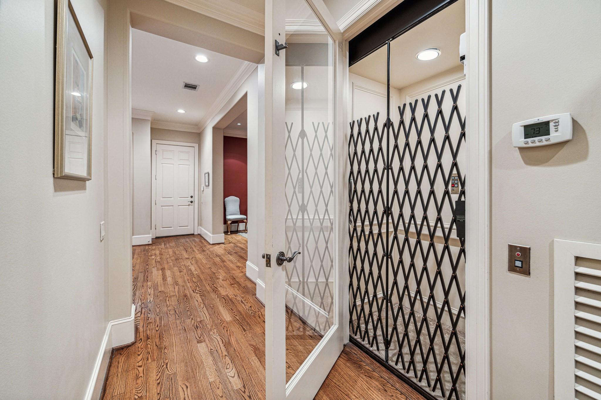 52 Briar Hollow Lane