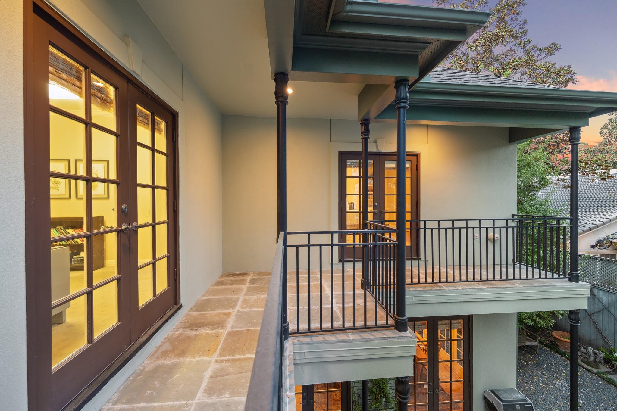 52 Briar Hollow Lane