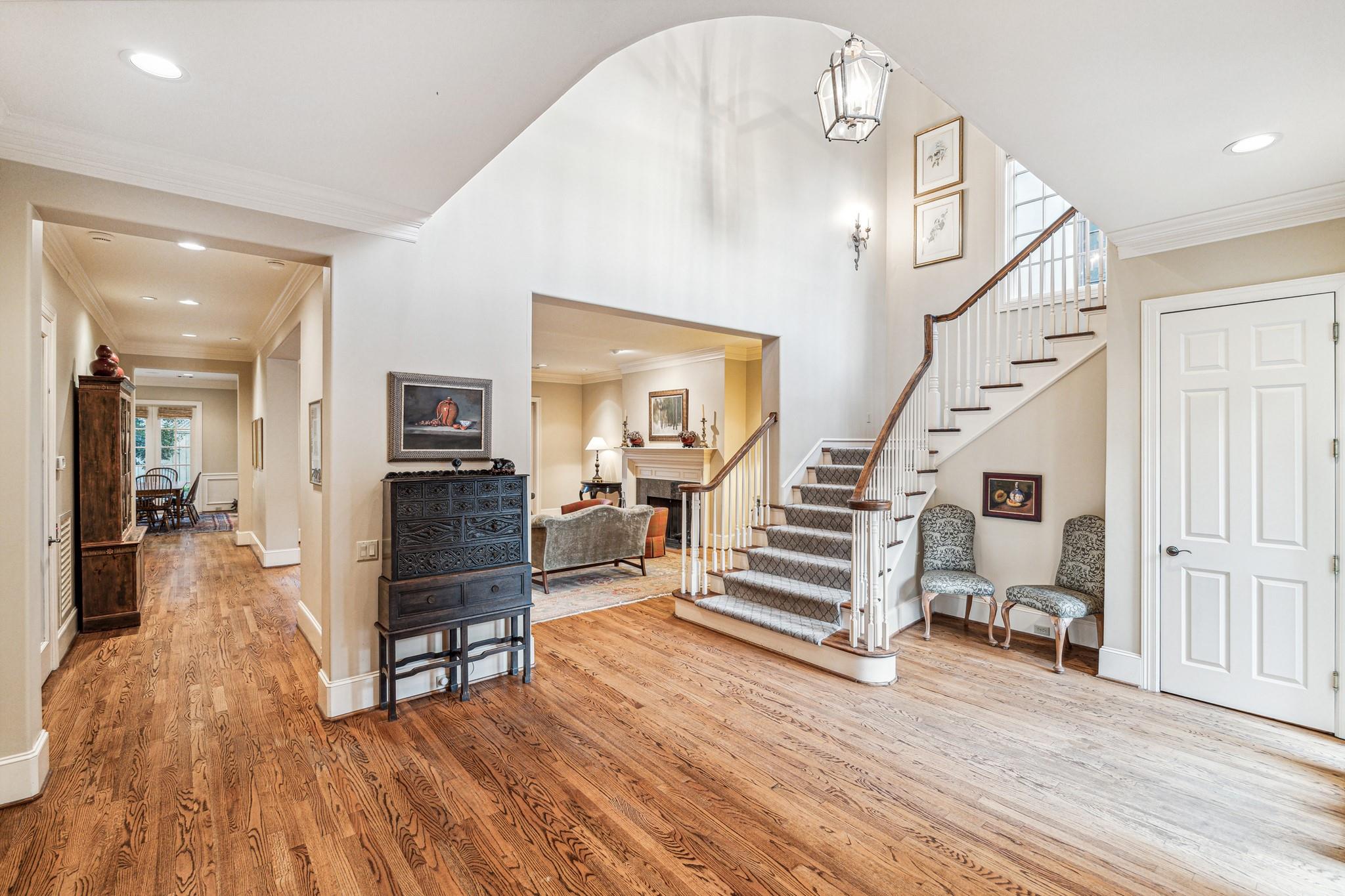 52 Briar Hollow Lane