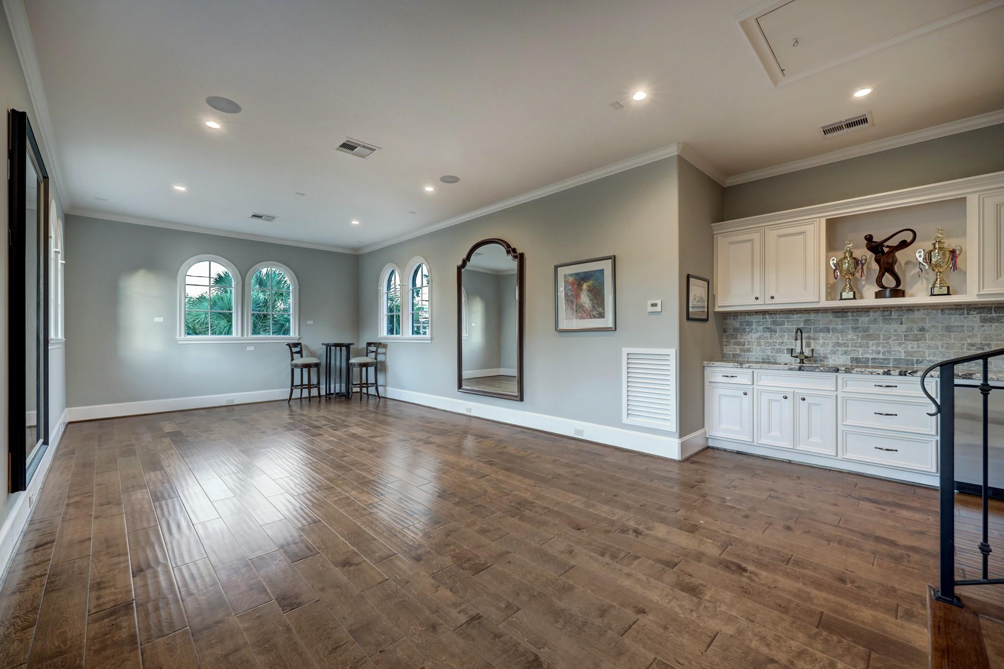 305 Glenwood Drive