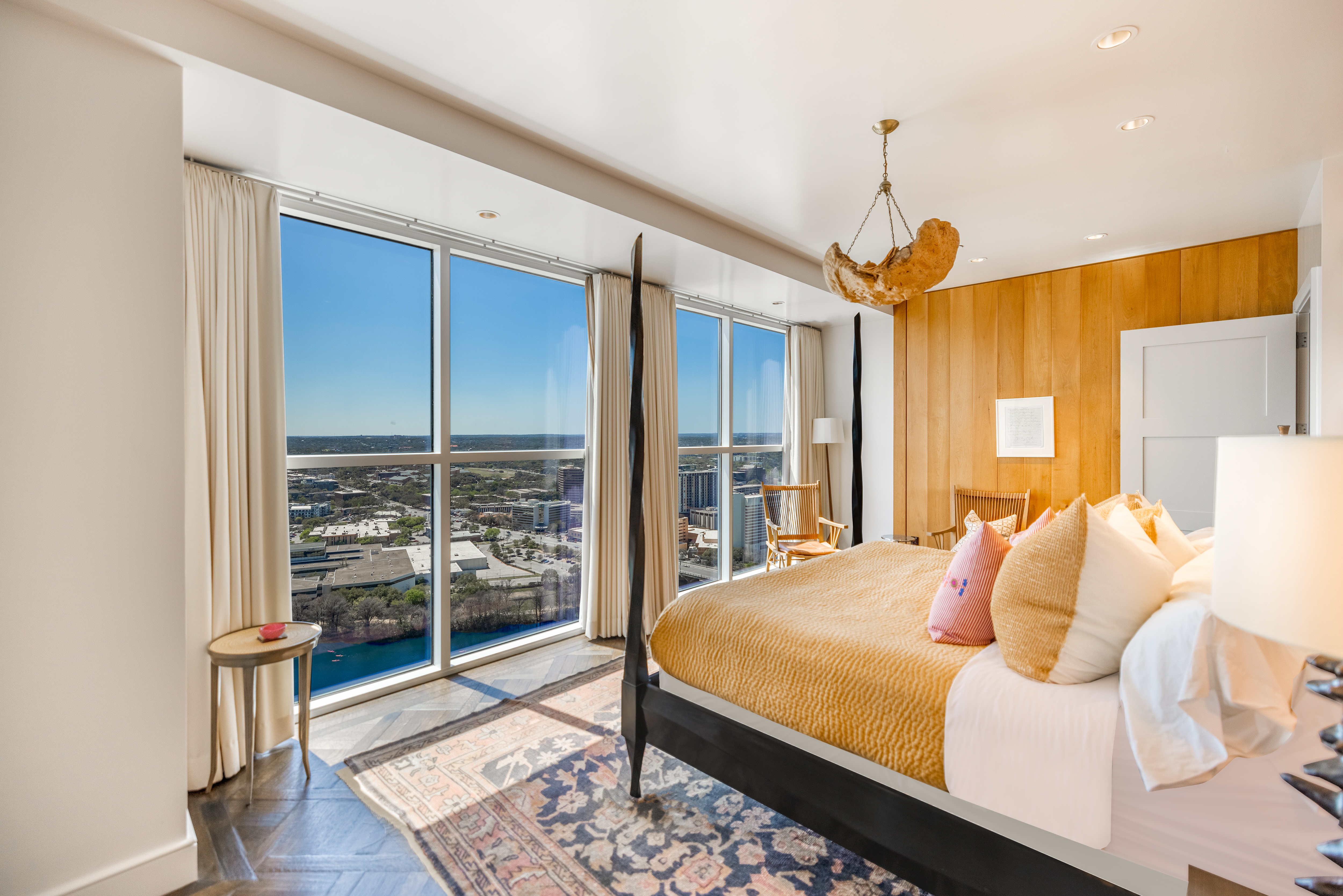 98 San Jacinto Boulevard 2902