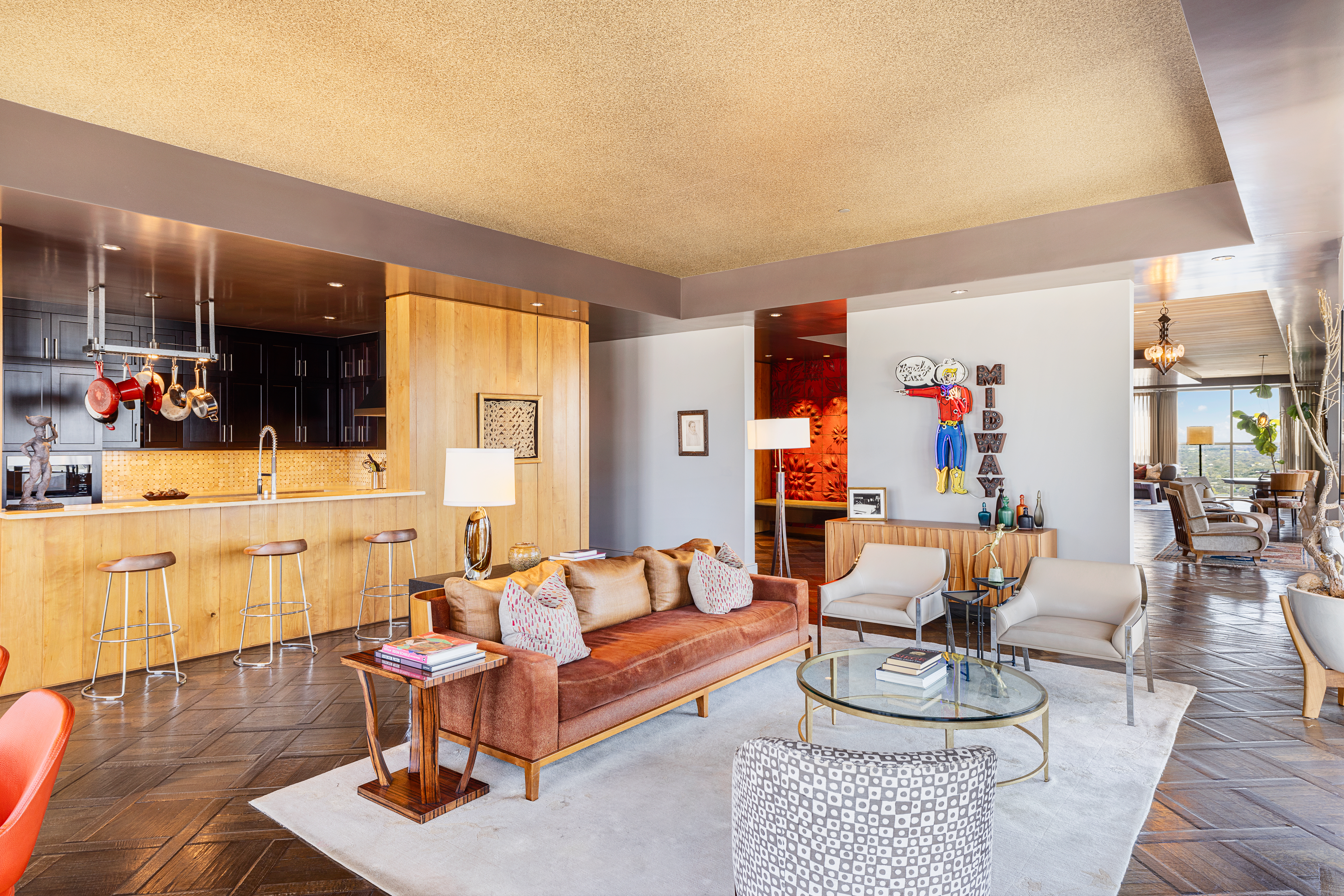 98 San Jacinto Boulevard 2902