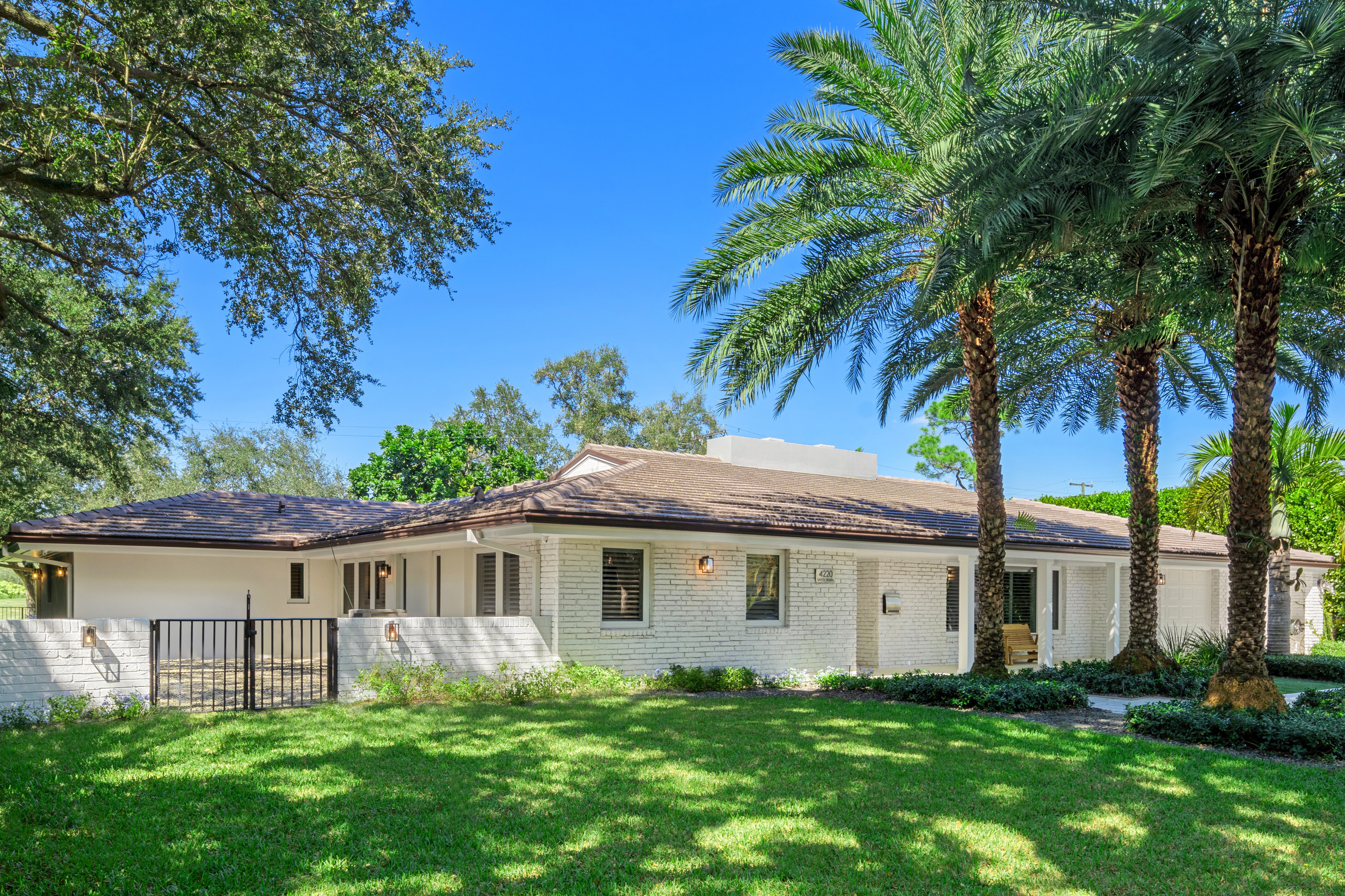 4220 Santa Maria St