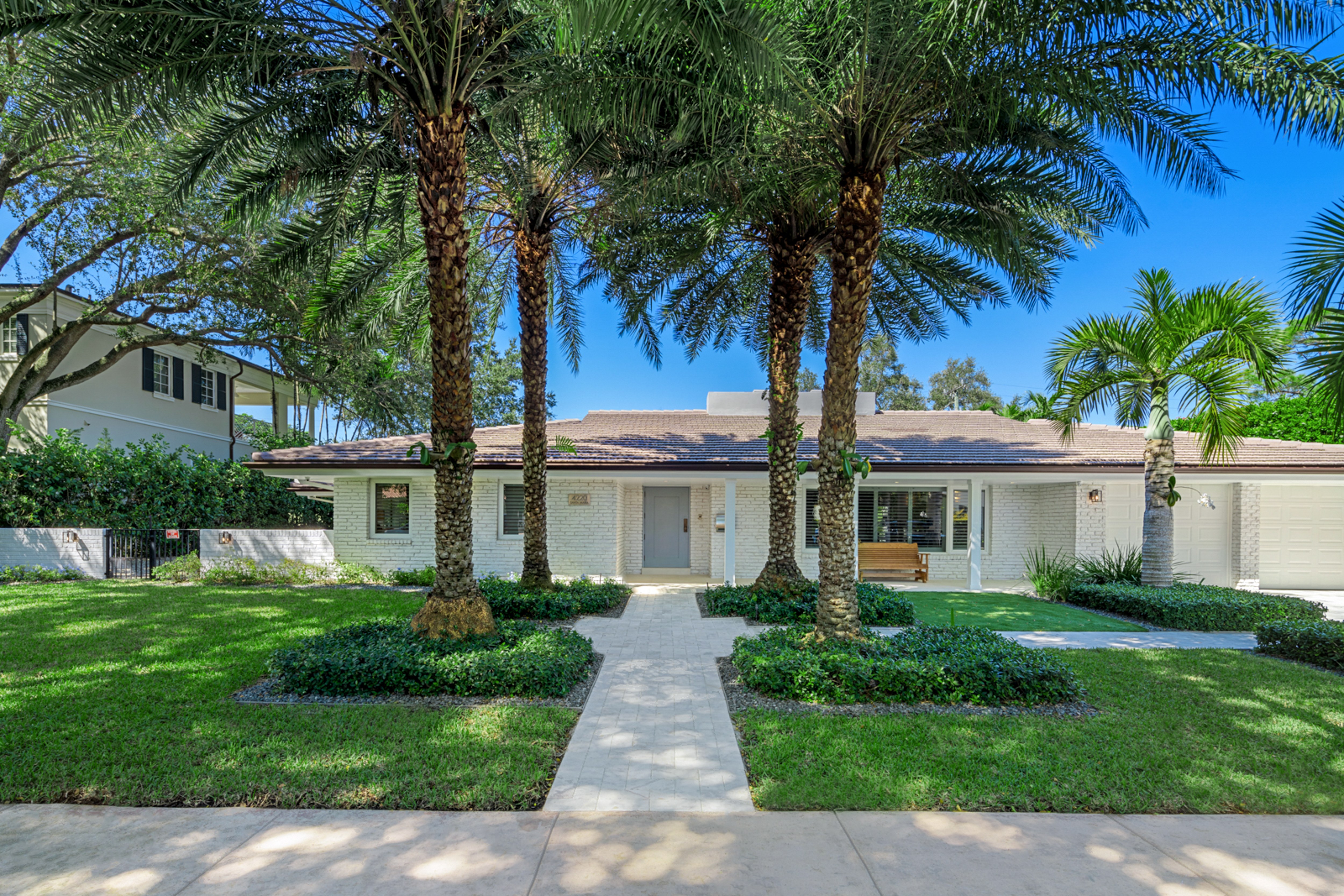4220 Santa Maria St
