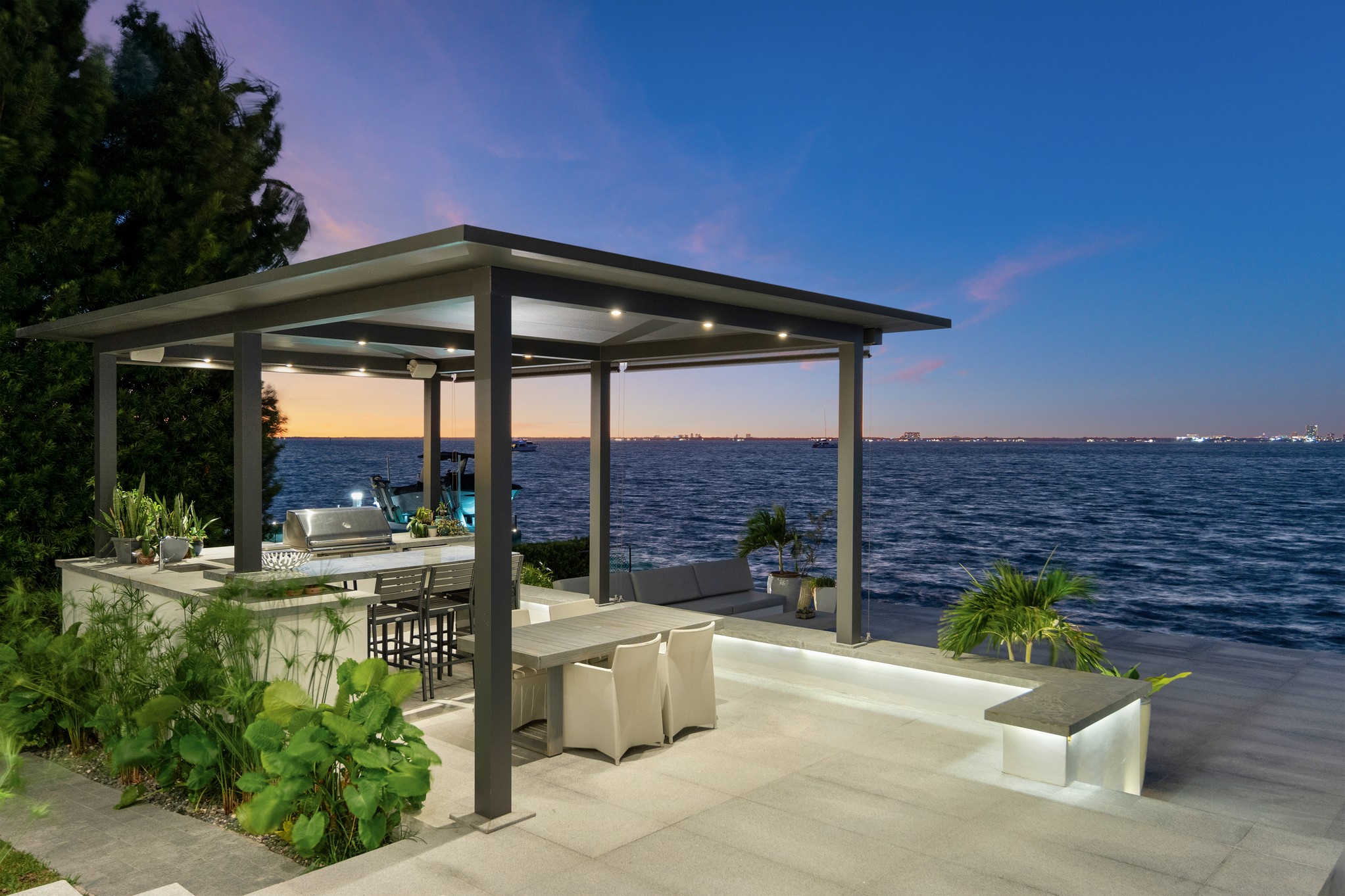 330 Harbor Dr 