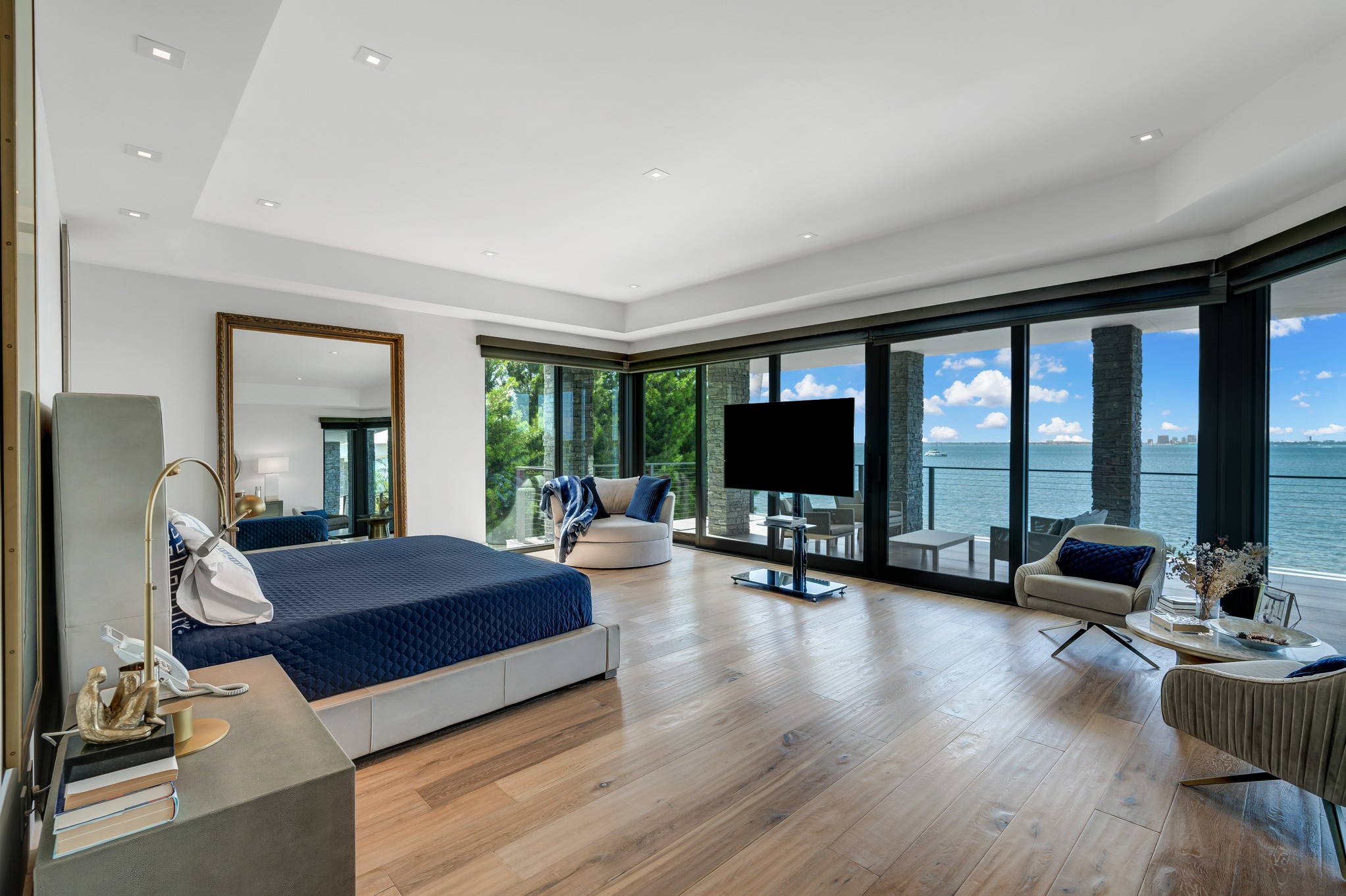 330 Harbor Dr 