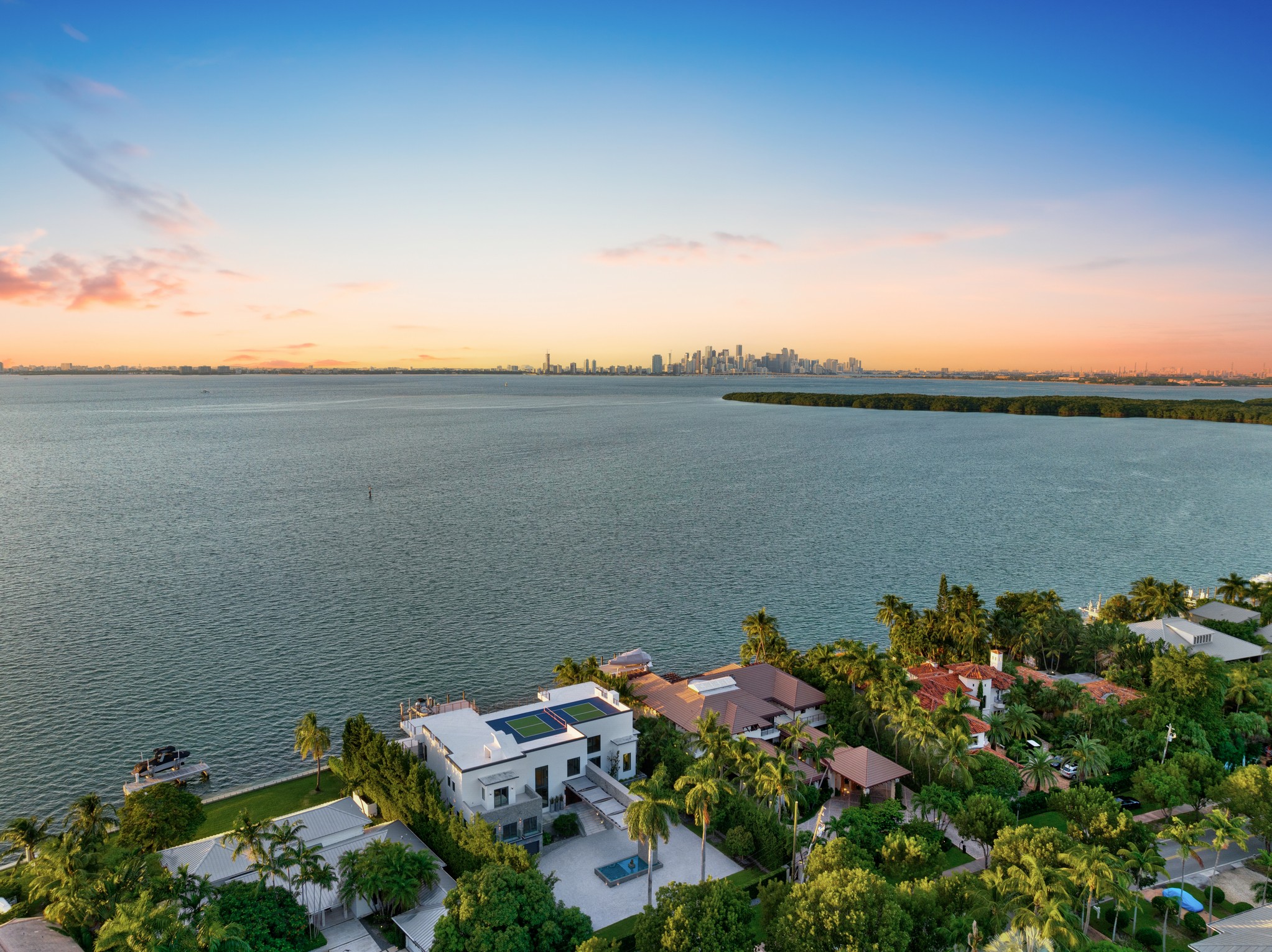 330 Harbor Dr 