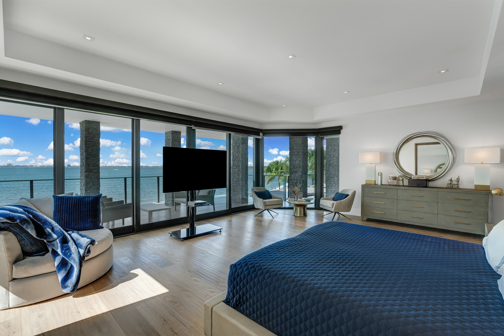 330 Harbor Dr 