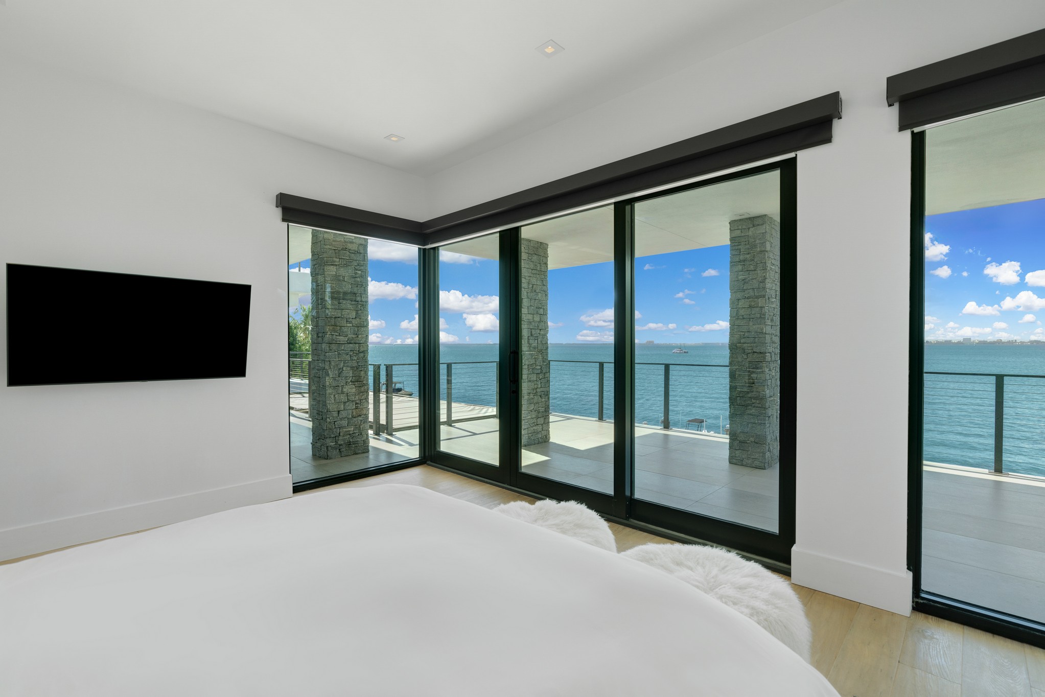 330 Harbor Dr 