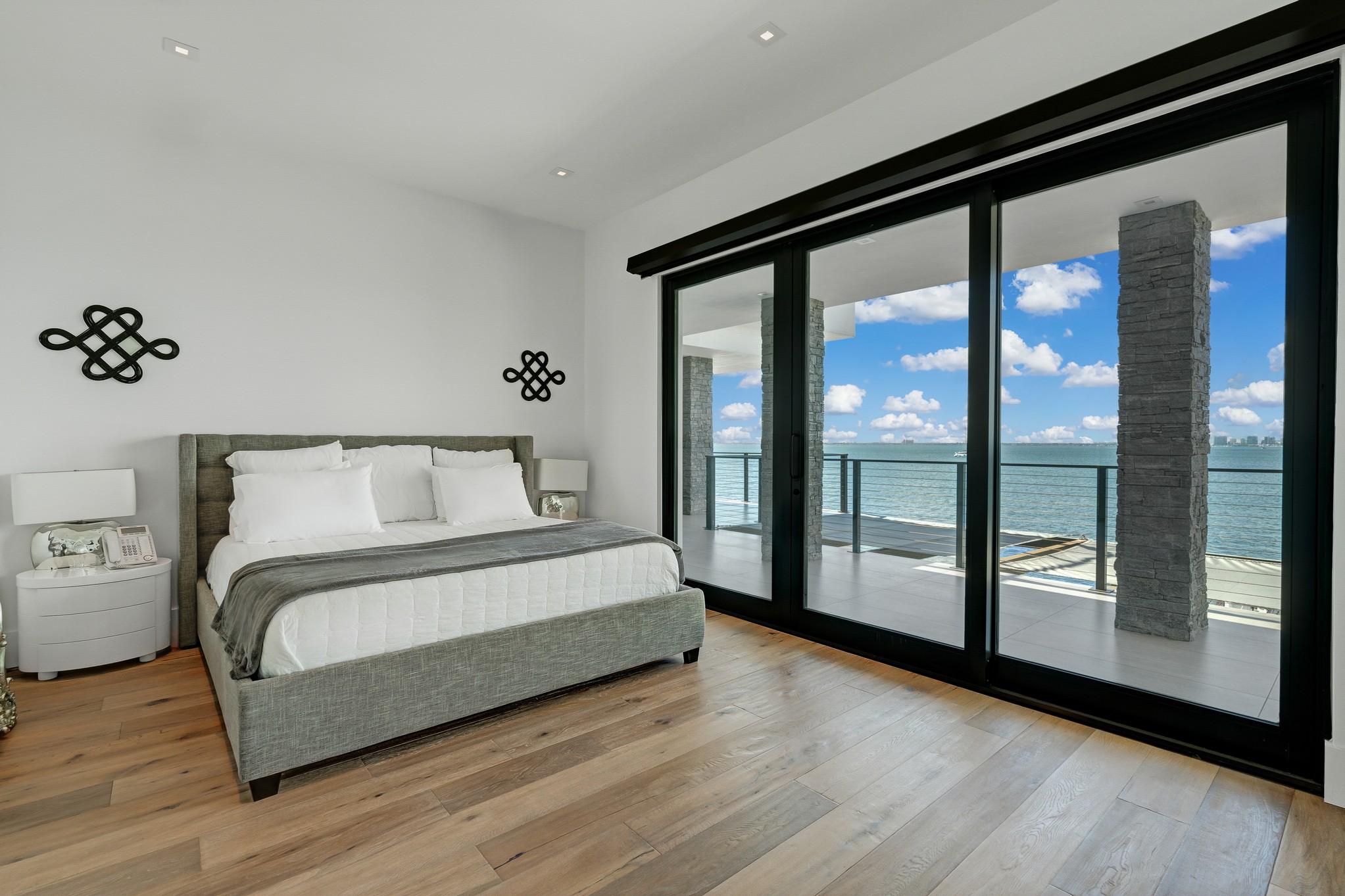 330 Harbor Dr 