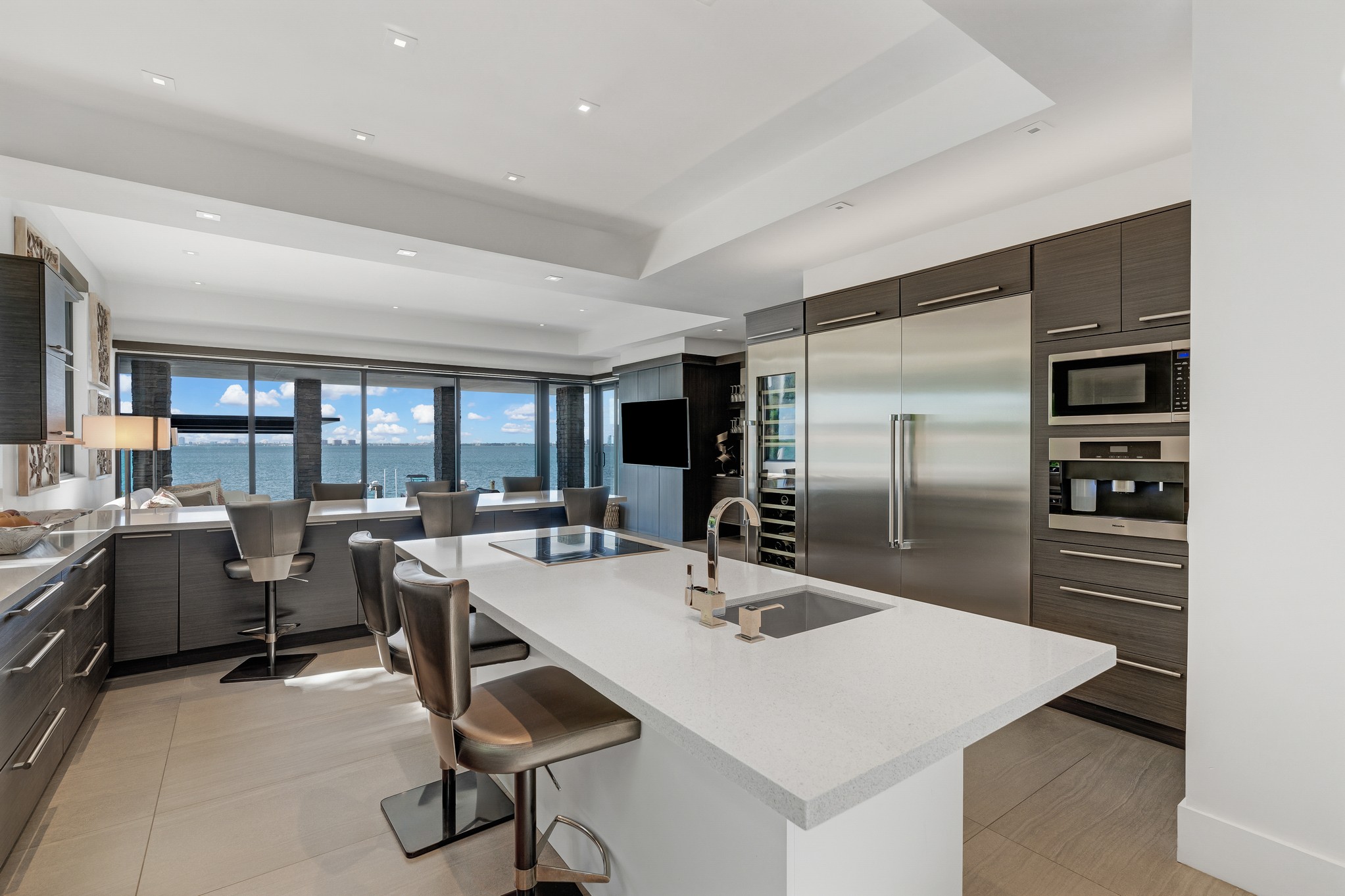 330 Harbor Dr 