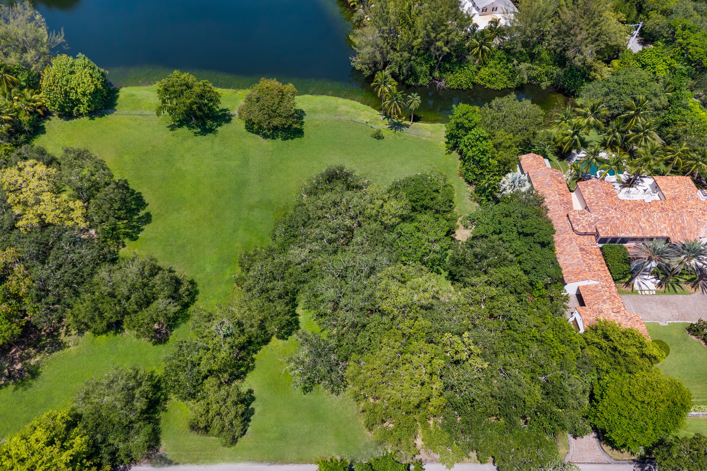 10600 Lakeside Dr 