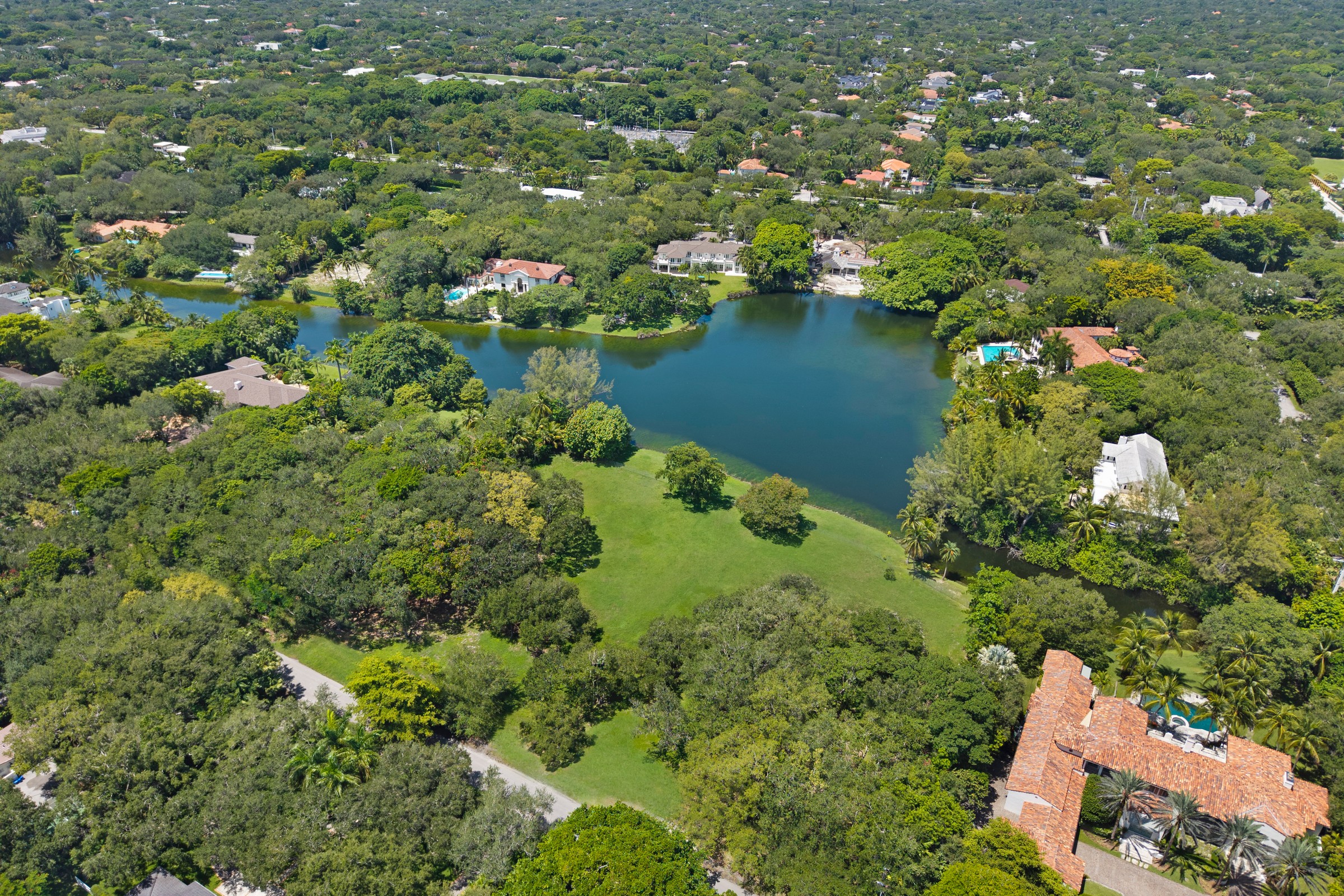 10600 Lakeside Dr 