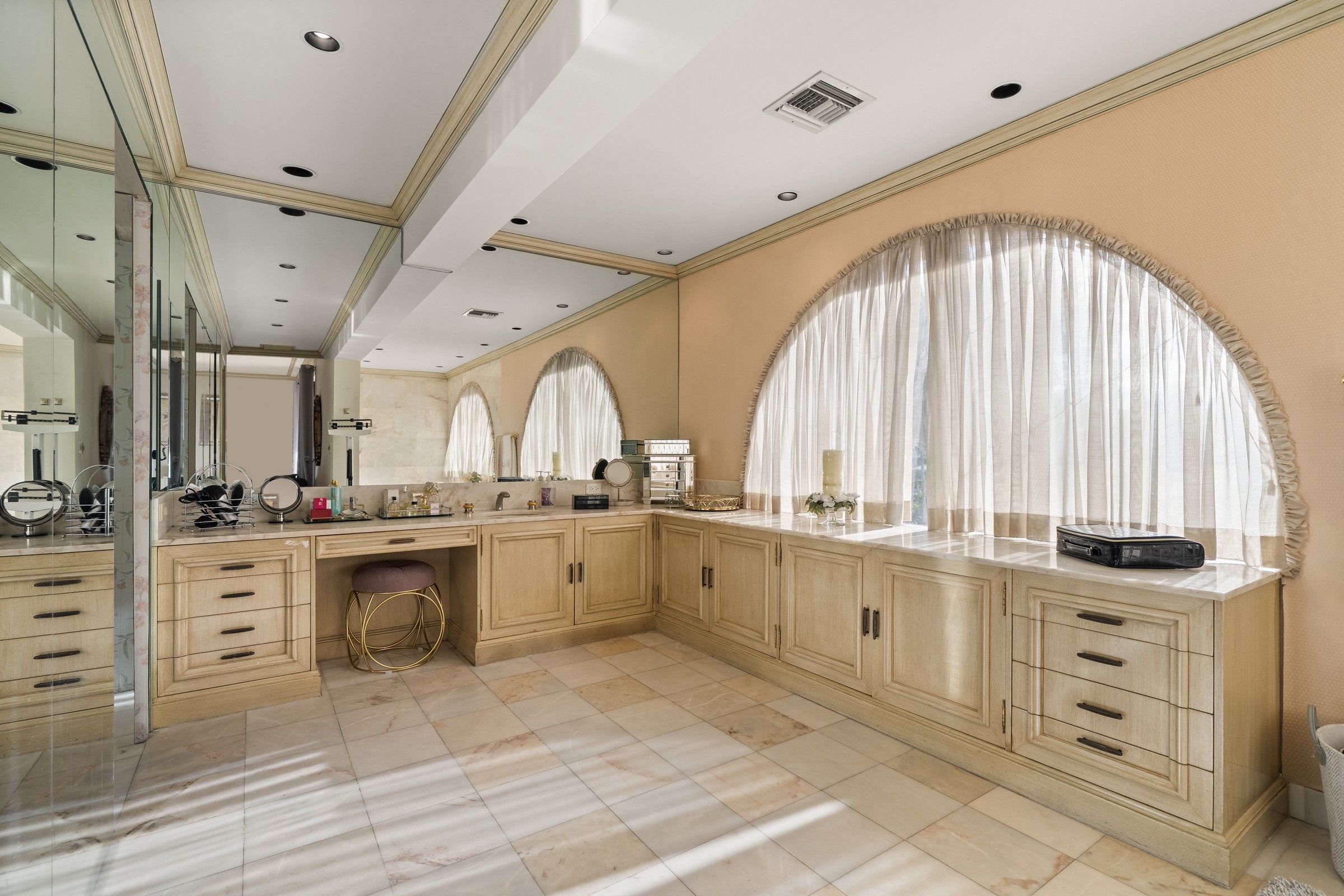 6636 Riviera Dr 