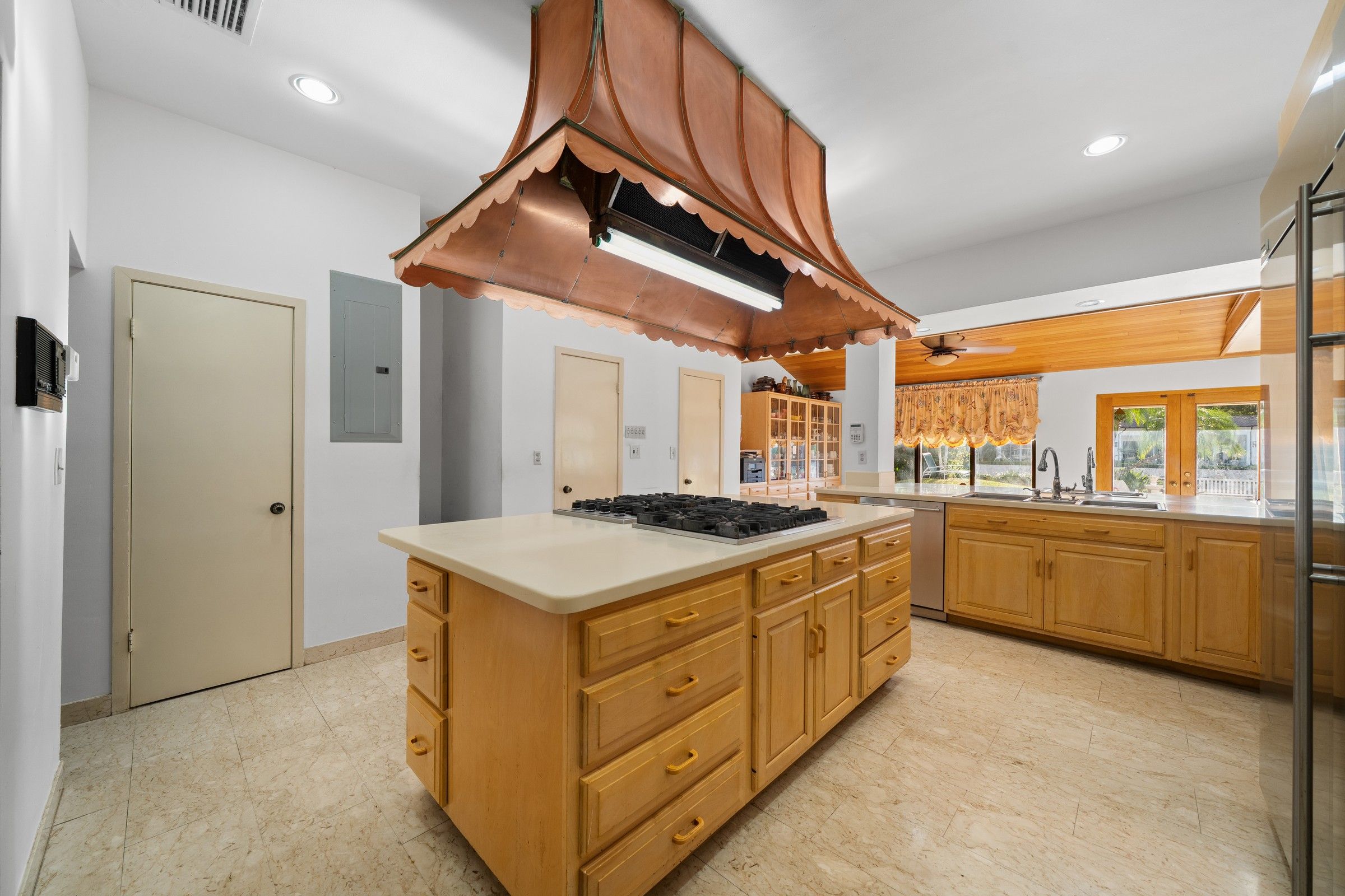6636 Riviera Dr 
