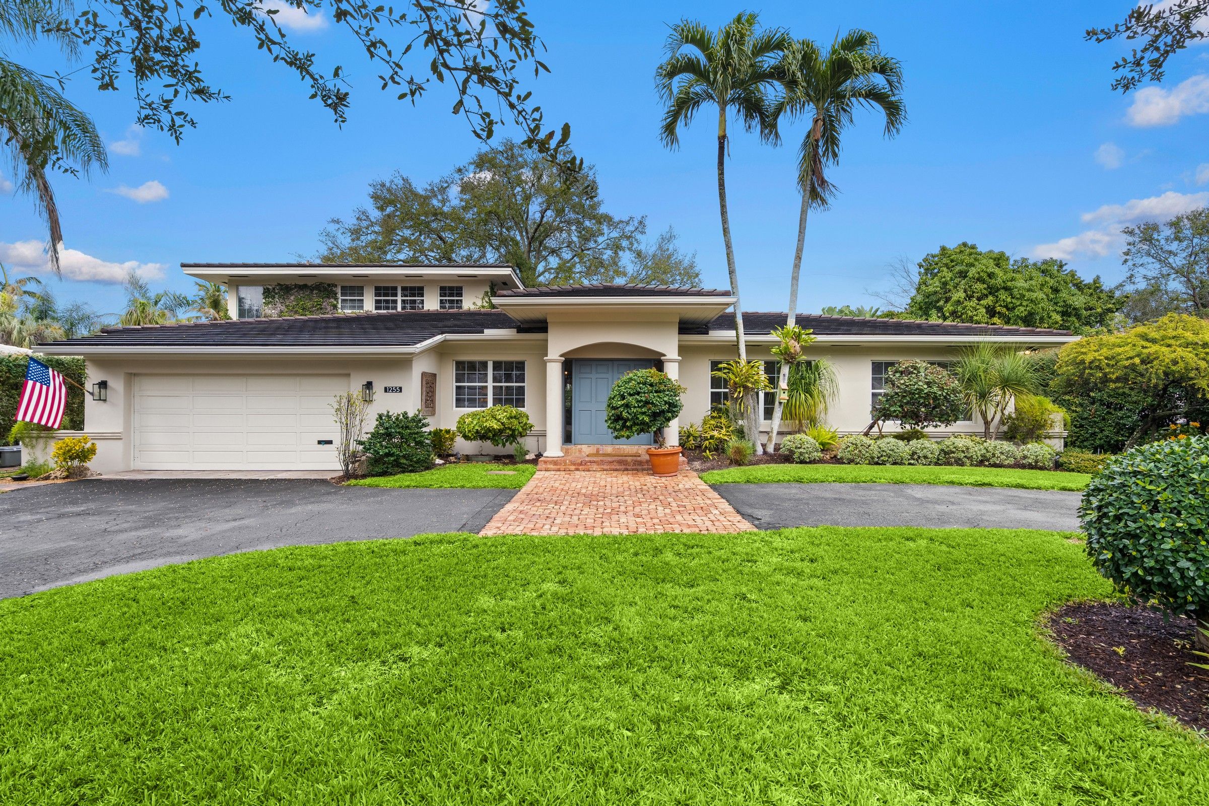 1255 Algardi Ave 