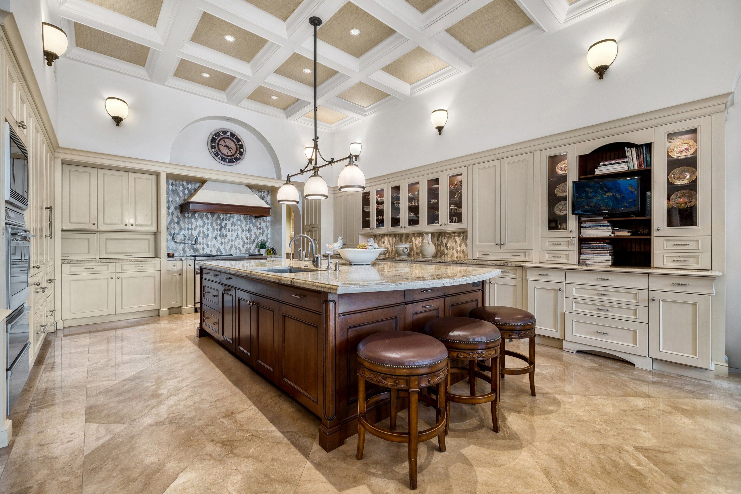 8901 Arvida Ln 