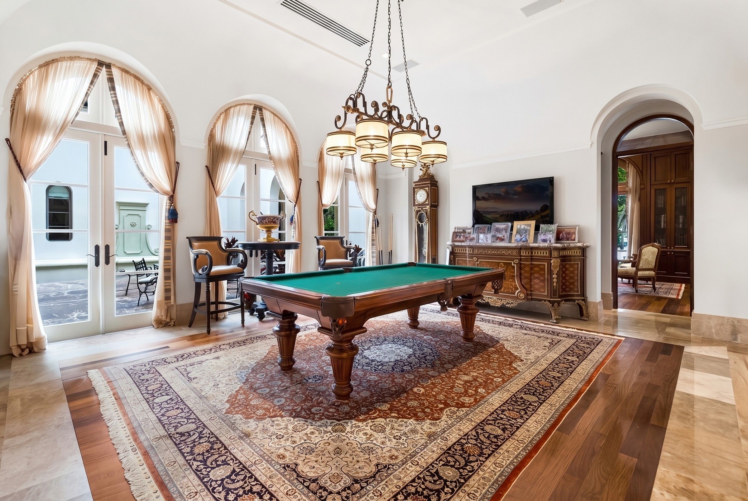 8901 Arvida Ln 