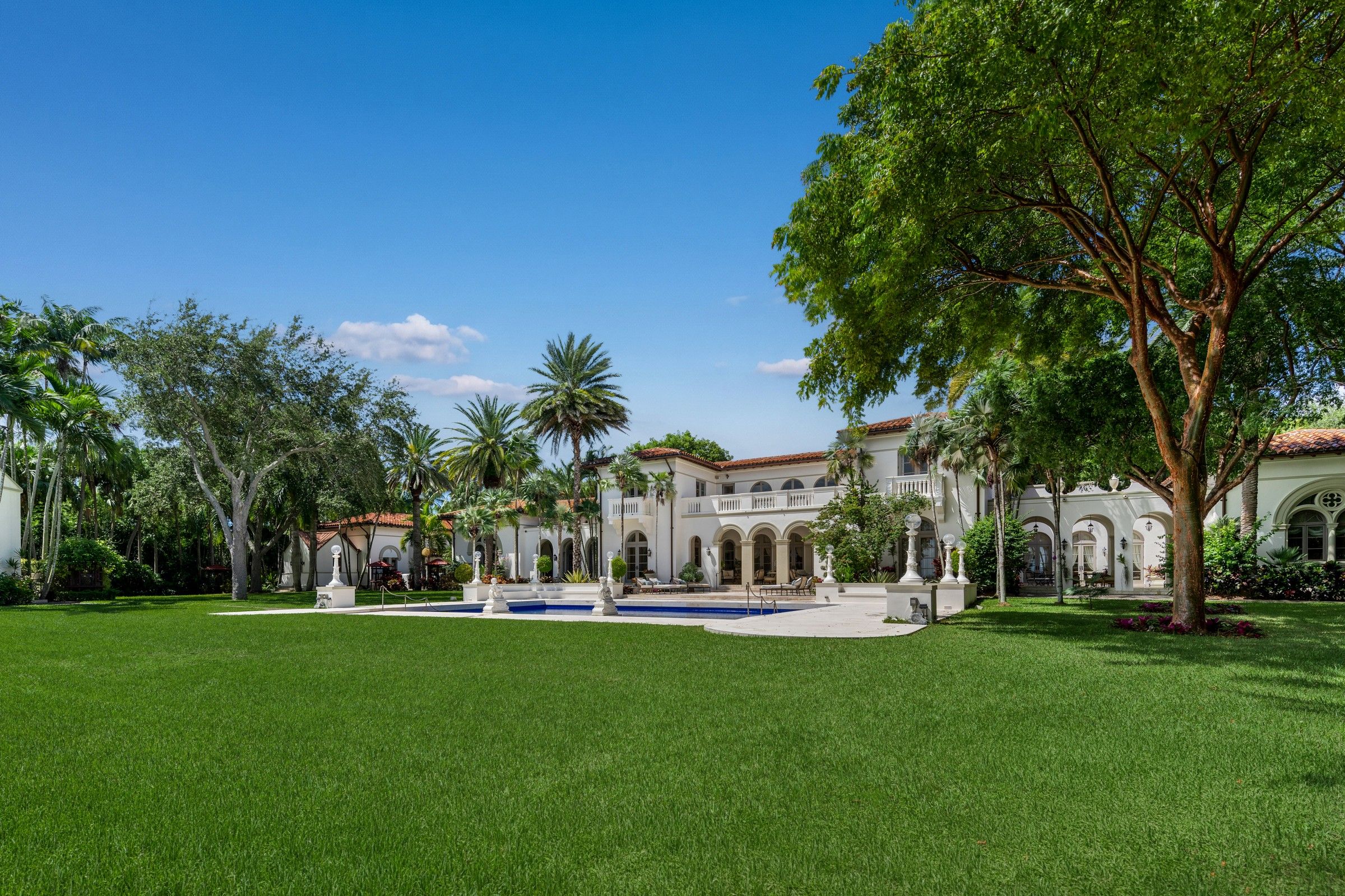 8901 Arvida Ln 