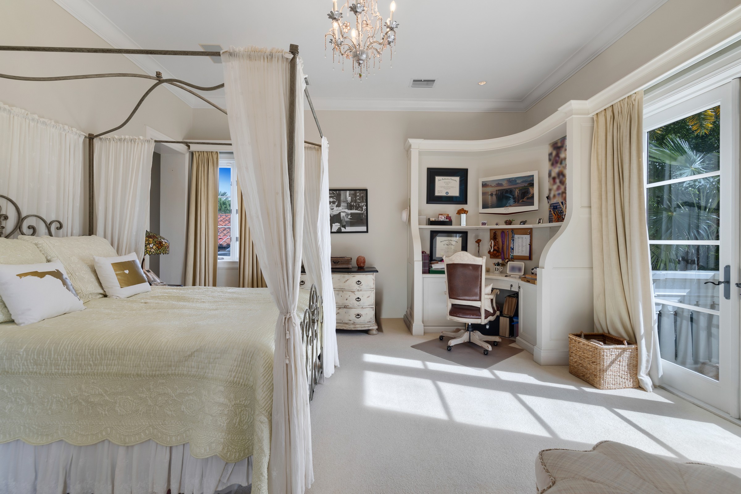 8901 Arvida Ln 