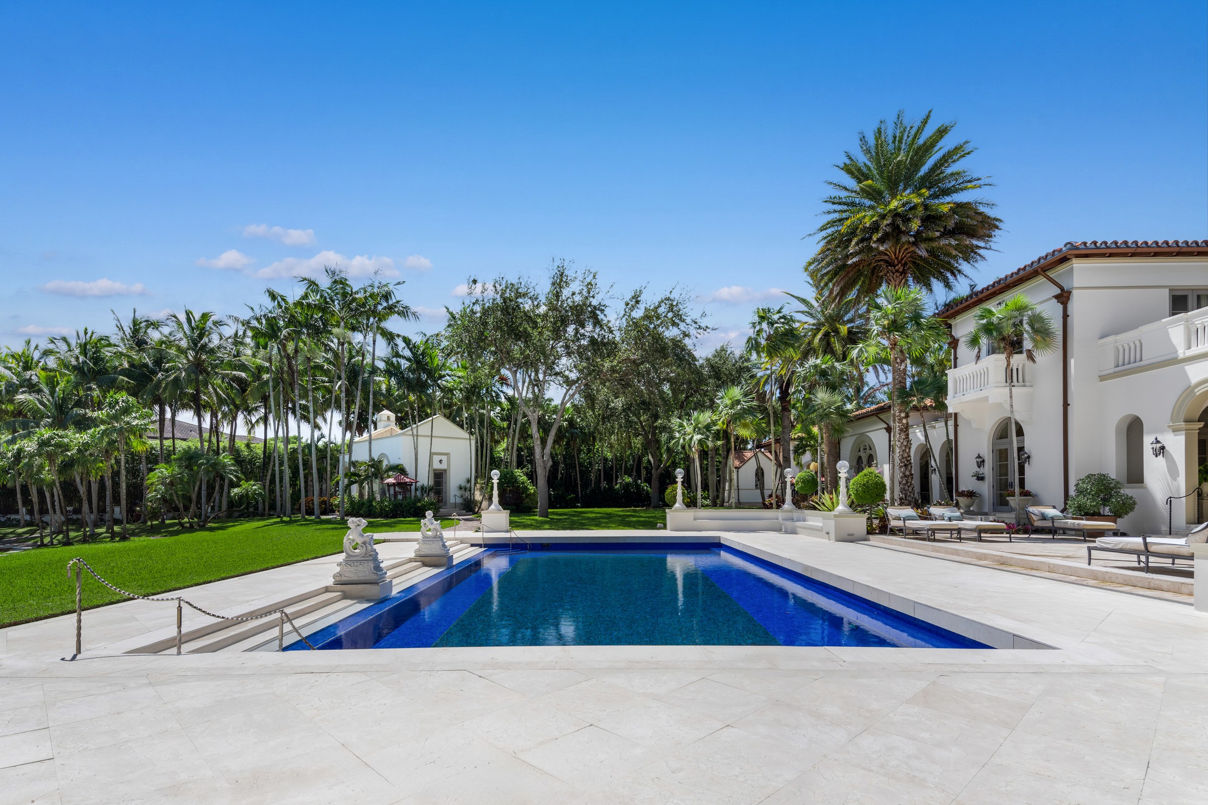 8901 Arvida Ln 