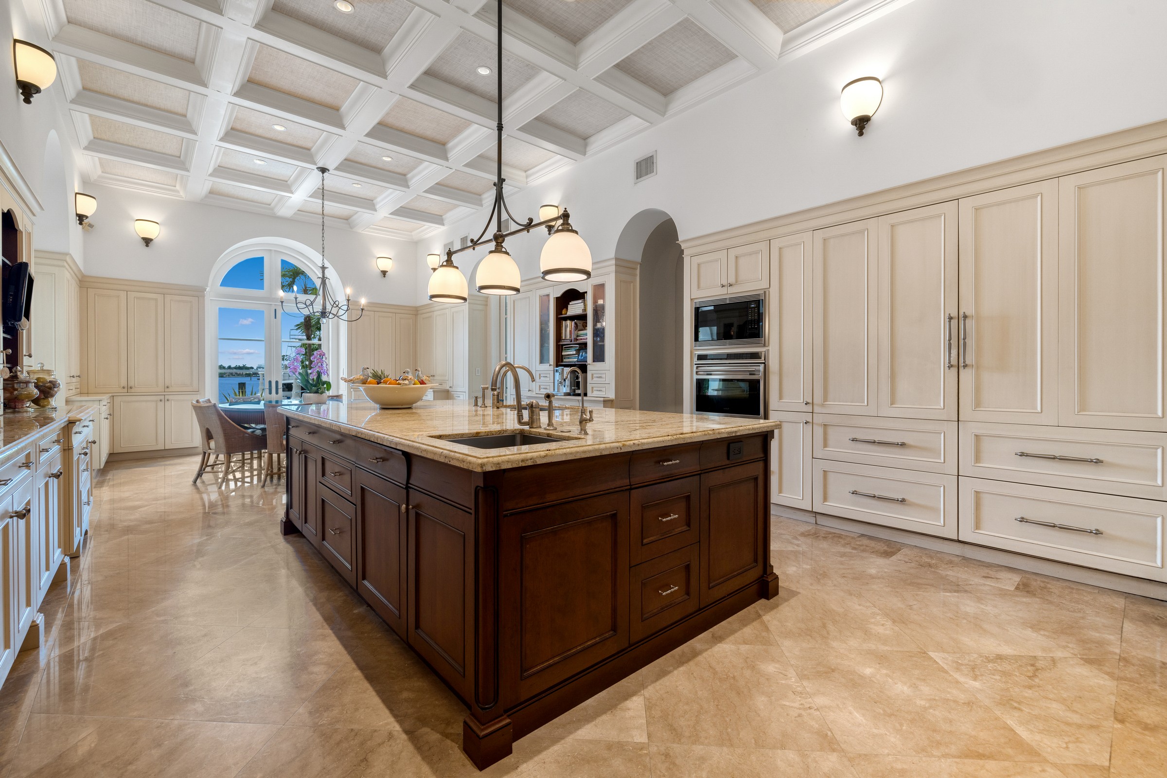8901 Arvida Ln 