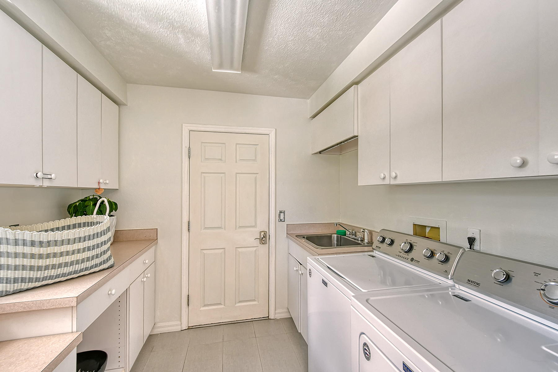 2133 Oriole Drive