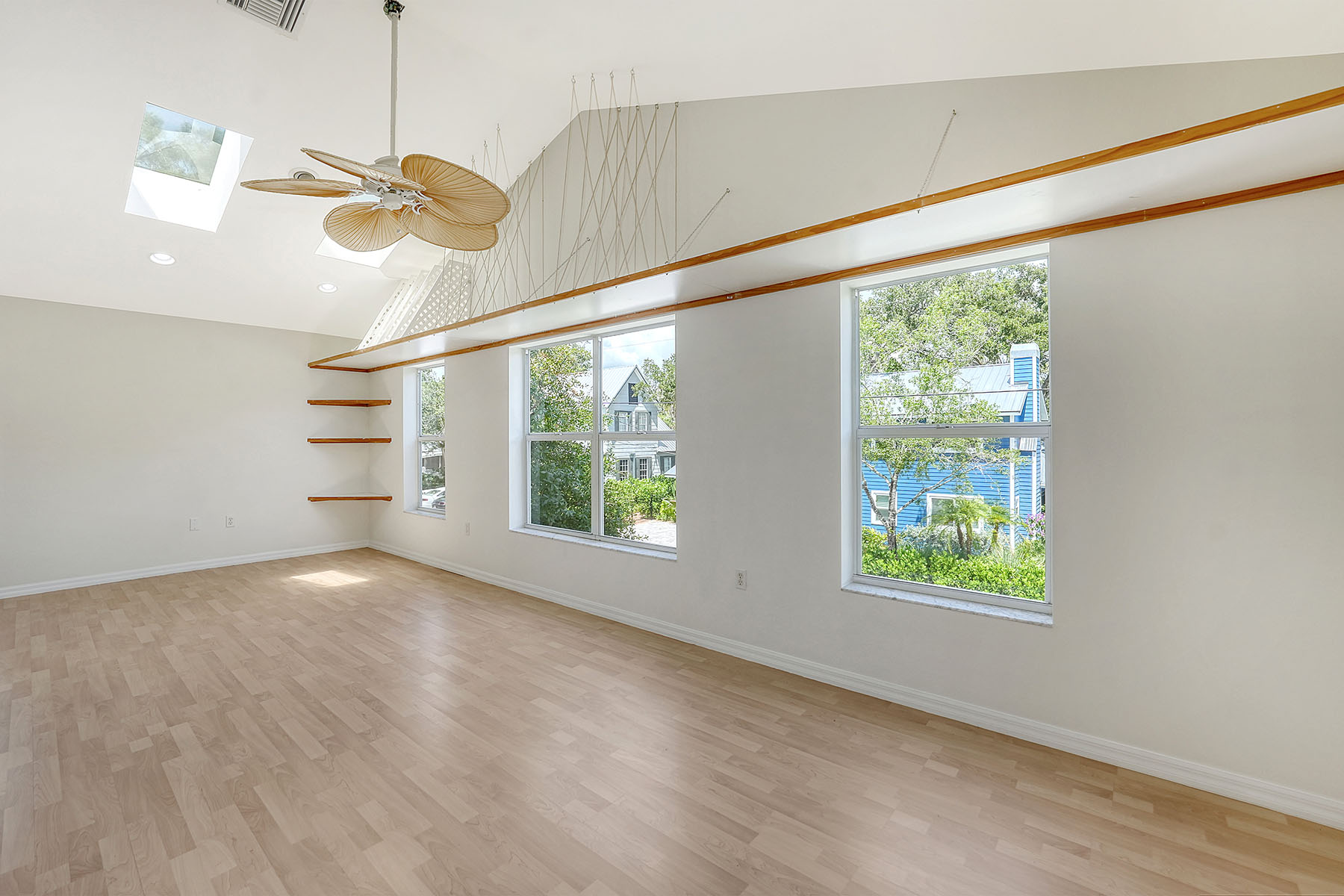 266 S Links Avenue