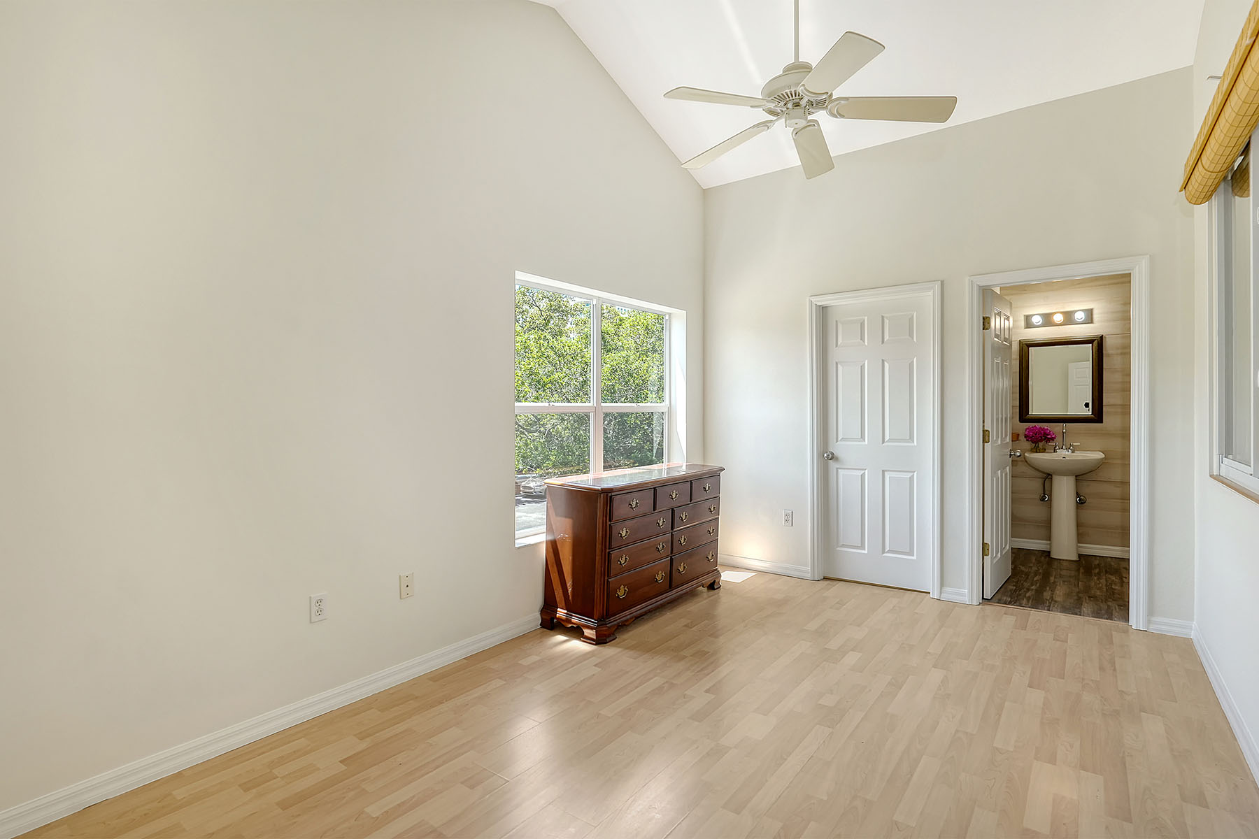 266 S Links Avenue