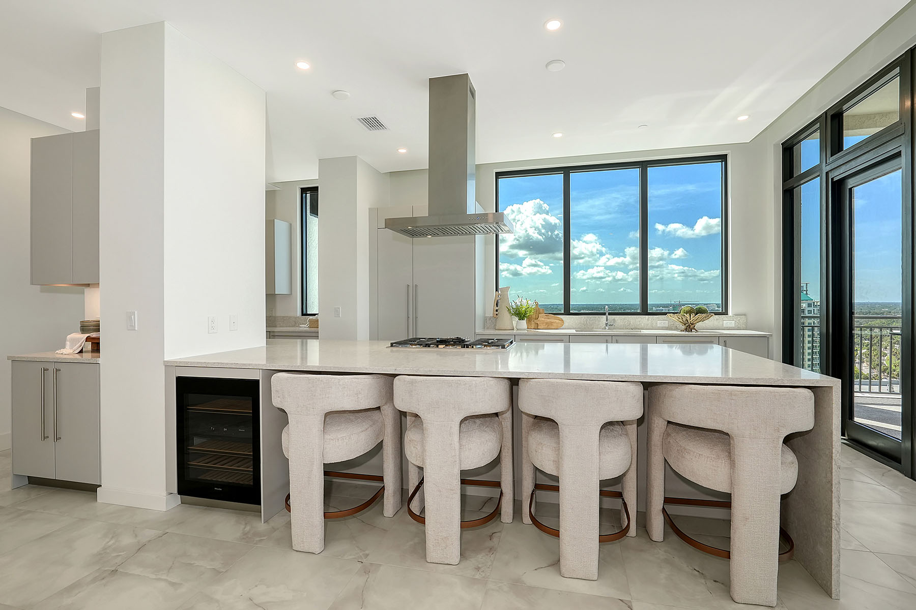 33 S Palm Avenue , 1501