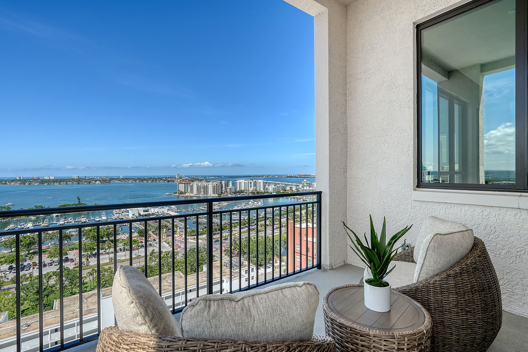 33 S Palm Avenue , 1501