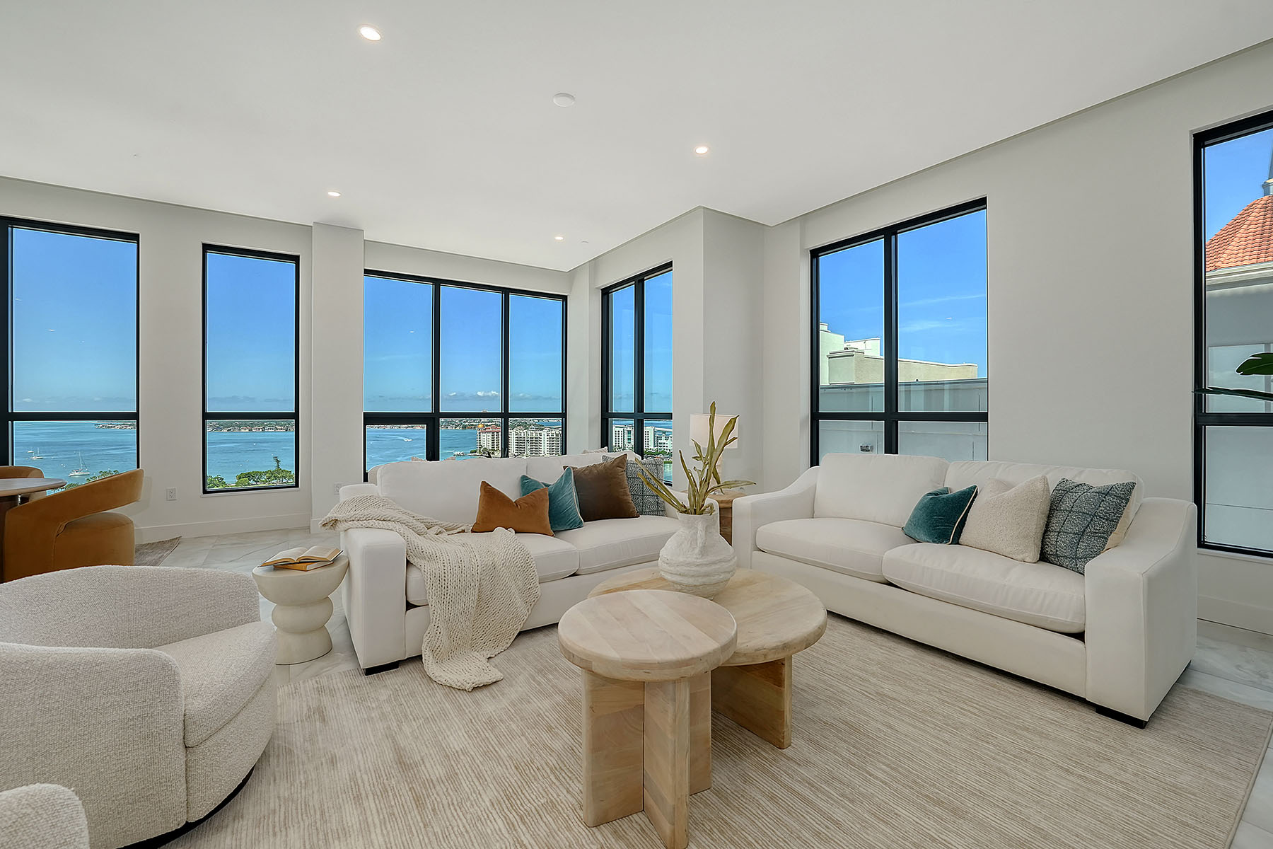 33 S Palm Avenue , 1501
